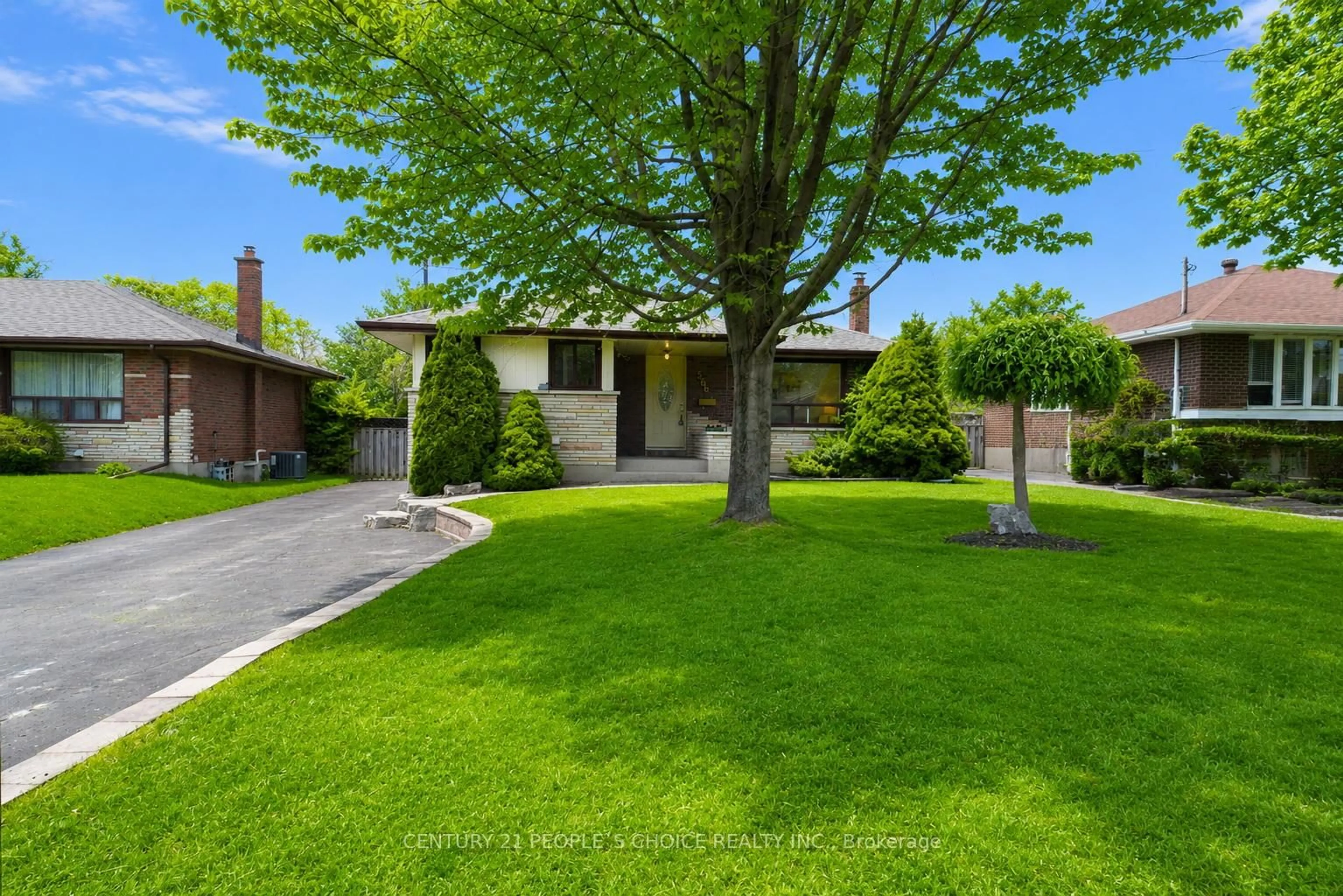 Patio, street for 586 Central Pk Blvd, Oshawa Ontario L1G 6A4