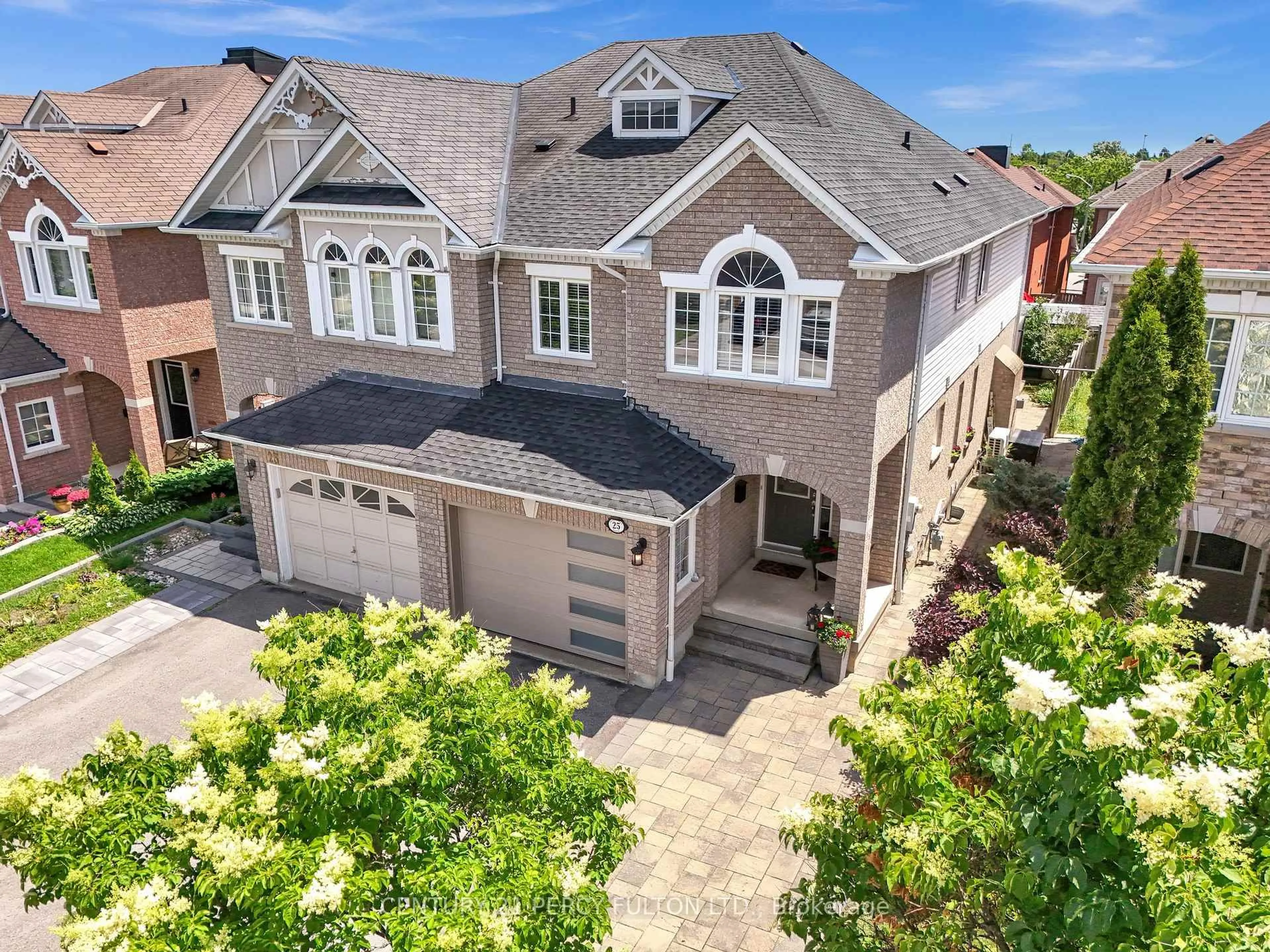 A pic from outside/outdoor area/front of a property/back of a property/a pic from drone, street for 25 Jonesridge Dr, Ajax Ontario L1T 4Z6