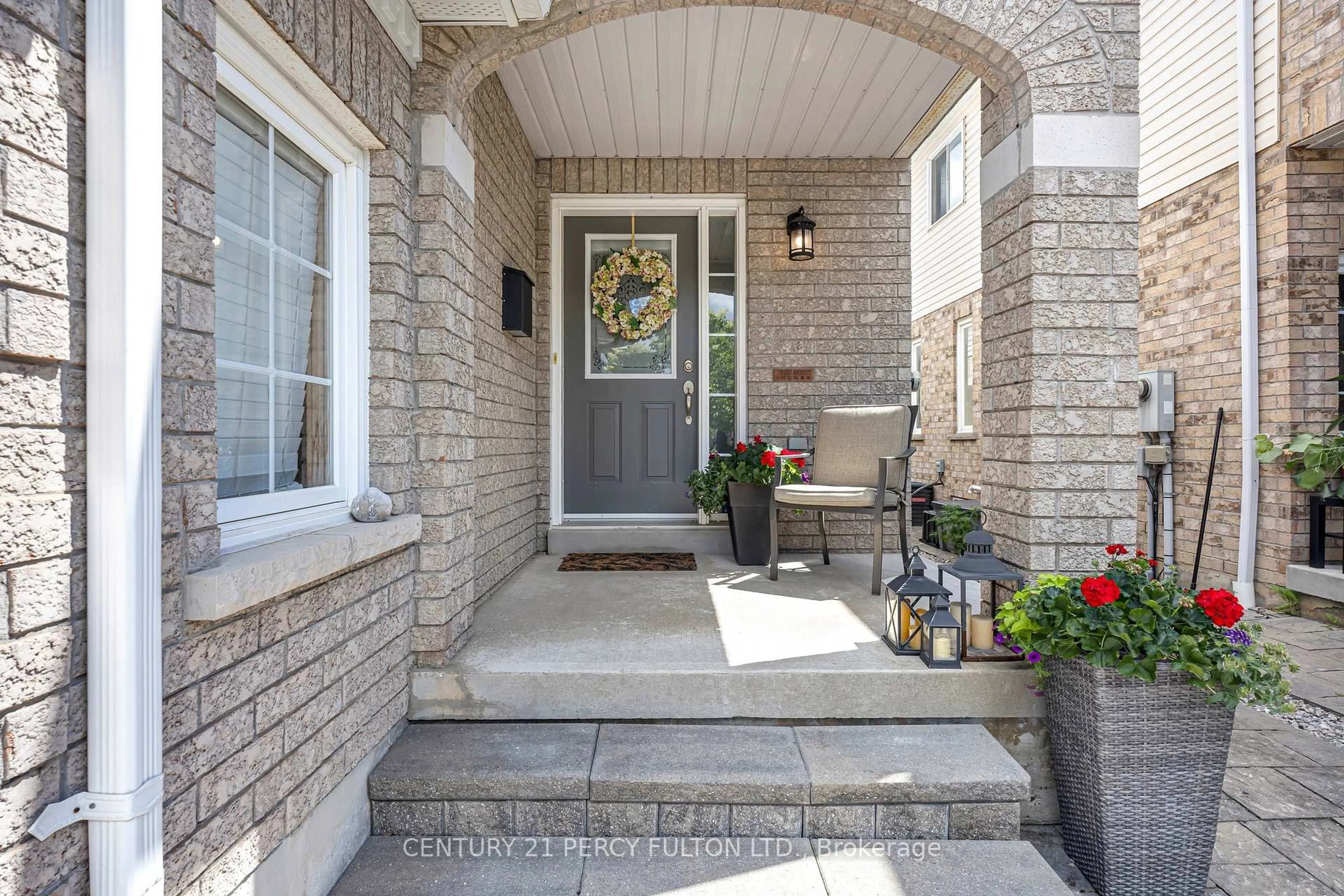 Indoor entryway for 25 Jonesridge Dr, Ajax Ontario L1T 4Z6