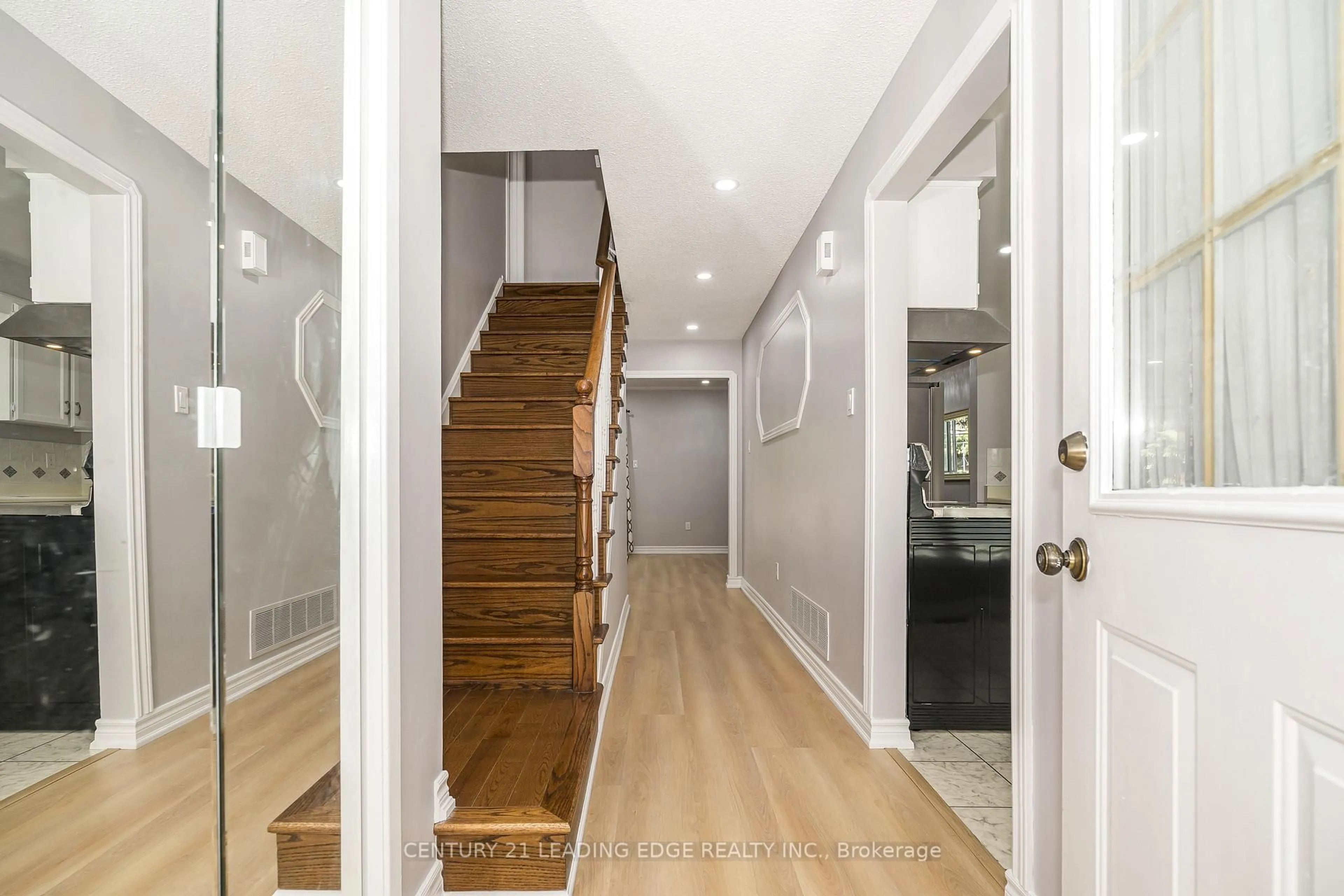 Indoor entryway for 42 Hewitt Cres, Ajax Ontario L1S 7A4