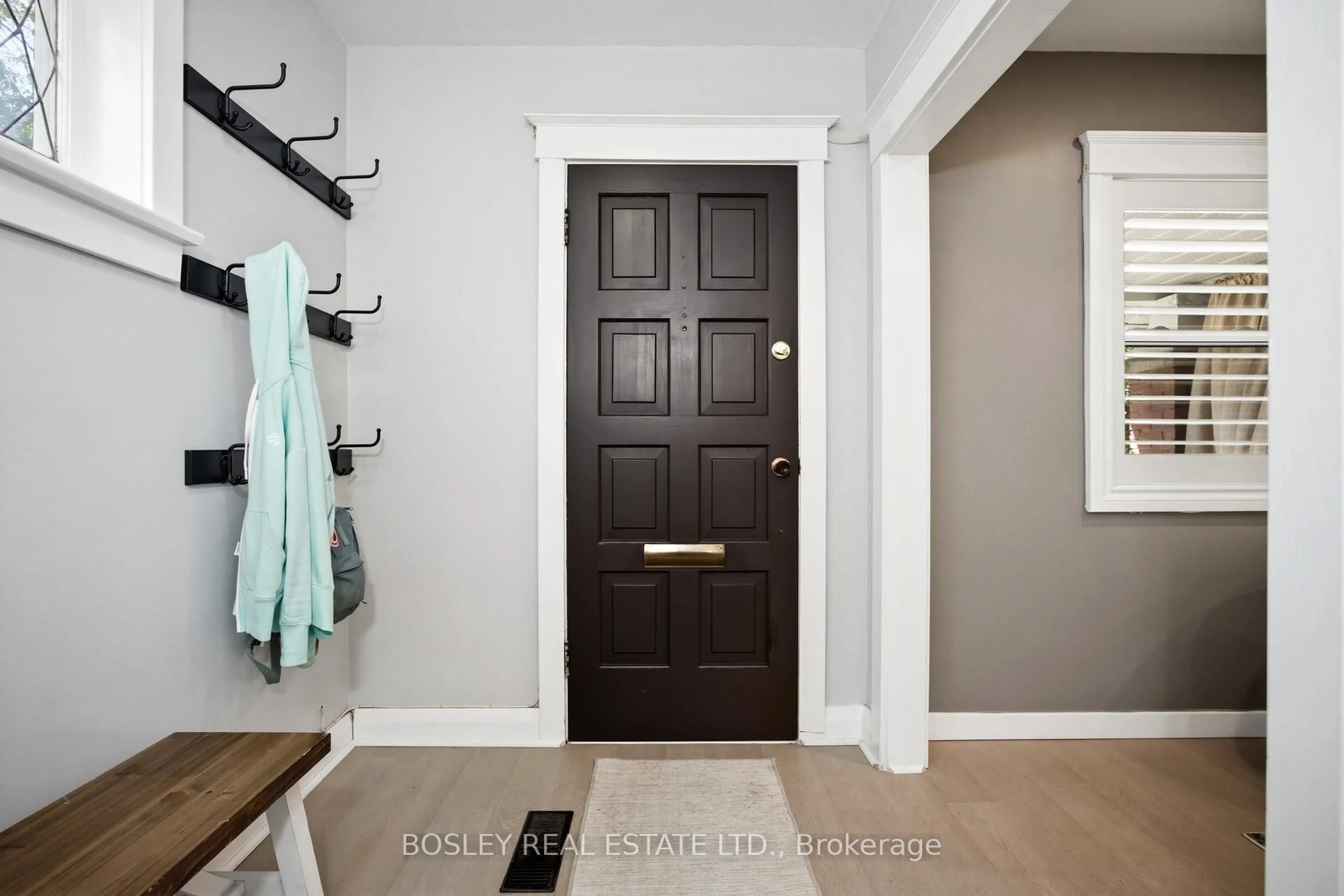 Indoor entryway for 117 Oakcrest Ave, Toronto Ontario M4C 1B4