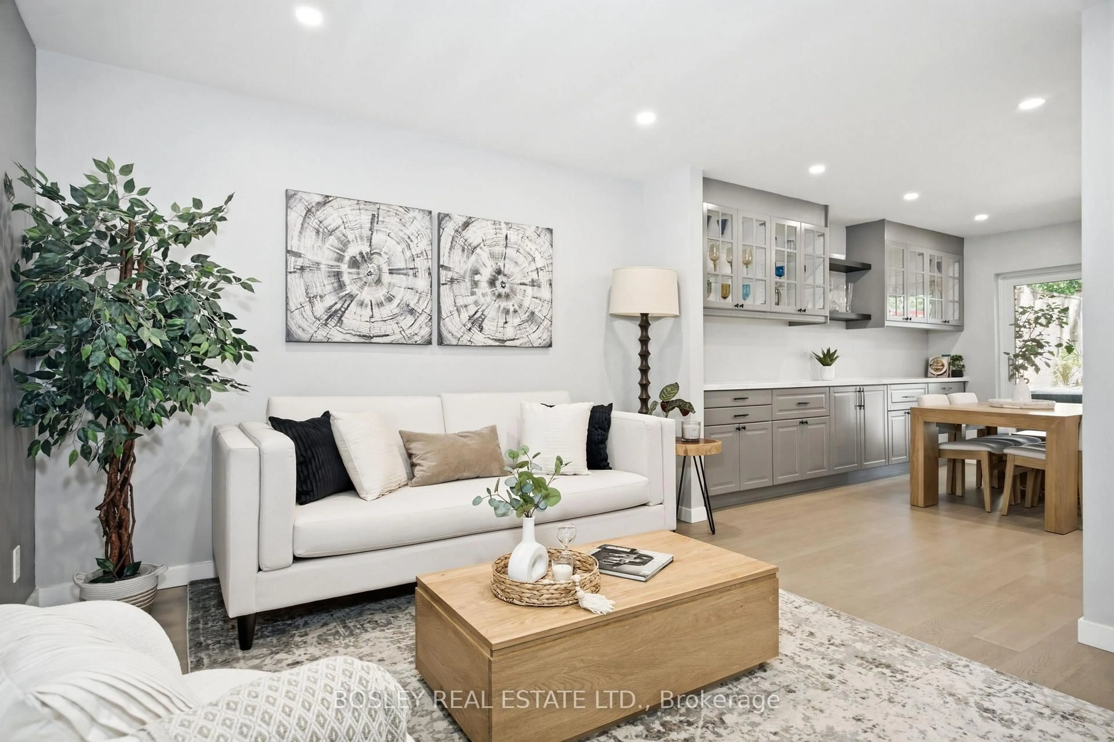 Living room with furniture, unknown for 117 Oakcrest Ave, Toronto Ontario M4C 1B4