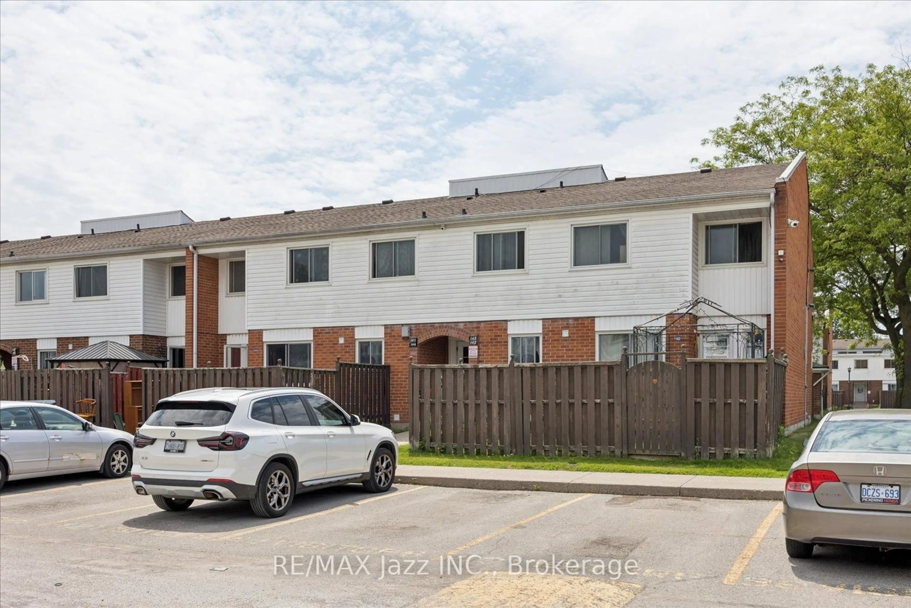A pic from outside/outdoor area/front of a property/back of a property/a pic from drone, street for 1010 Glen St #144, Oshawa Ontario L1J 6J2