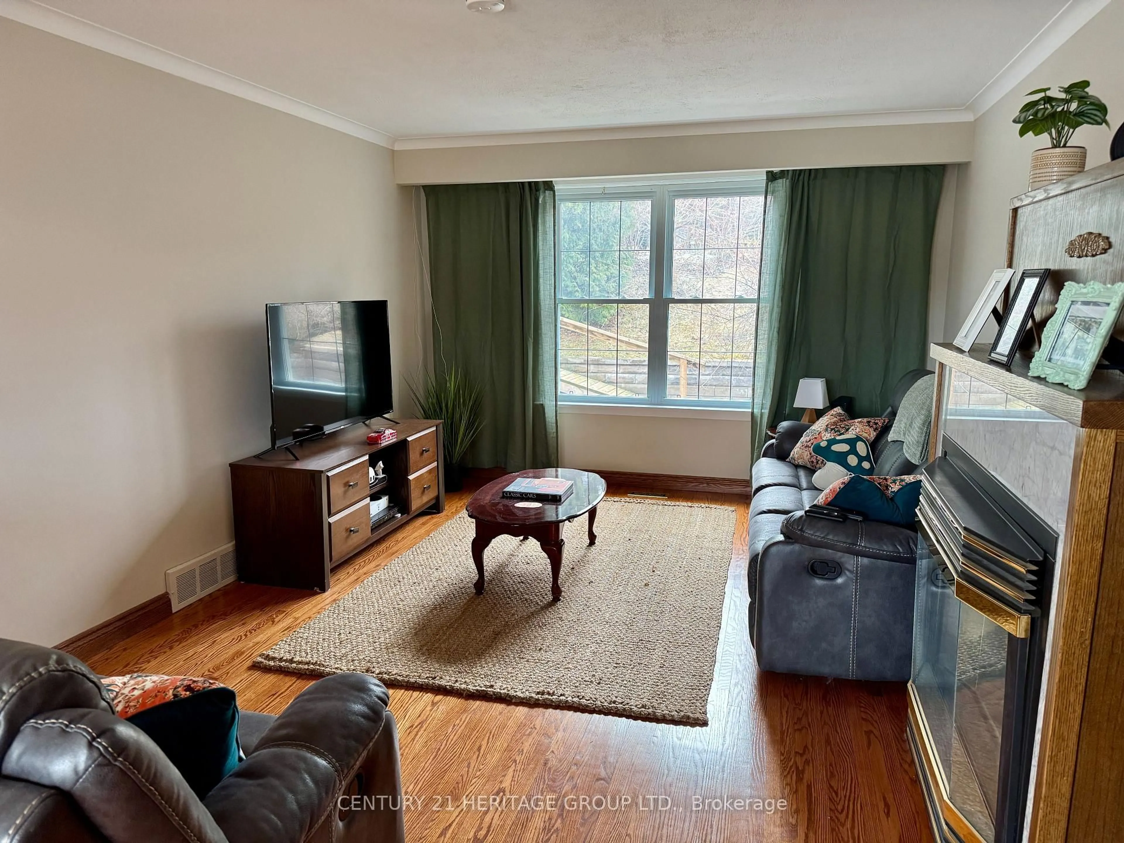 Living room with furniture, unknown for 584 Arnhem Dr, Oshawa Ontario L1G 2J6