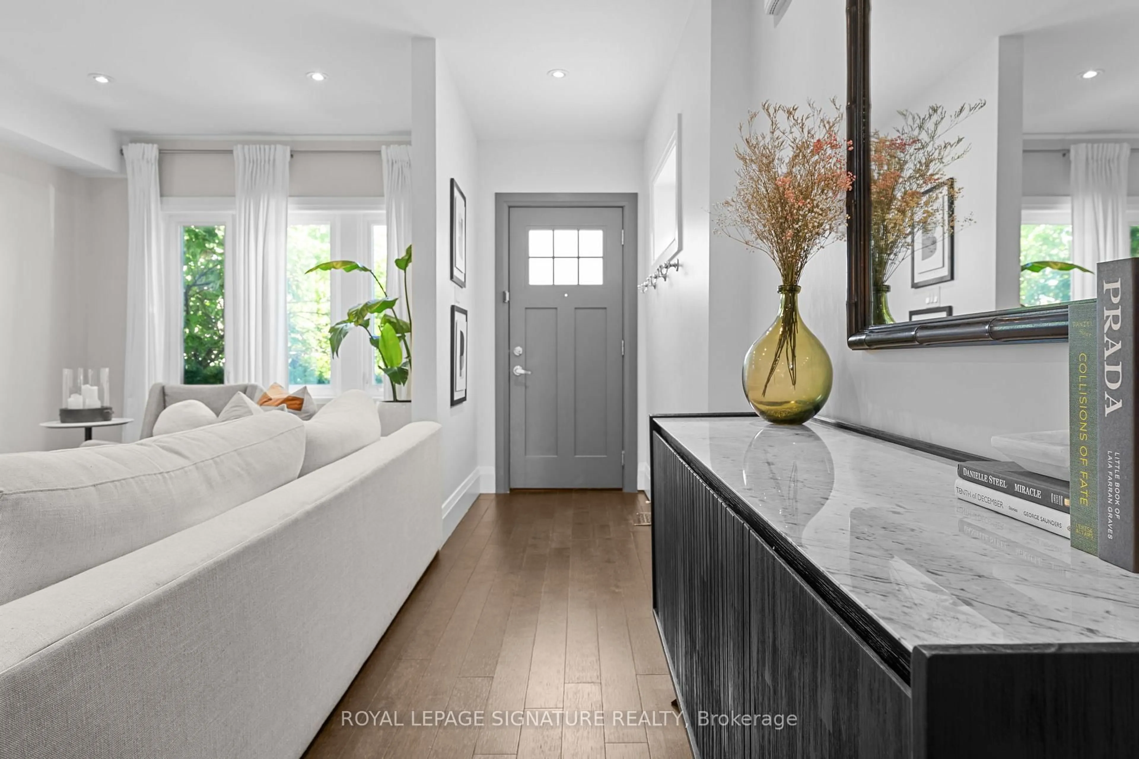 Indoor entryway for 113 Merrill Ave, Toronto Ontario M4C 1C8