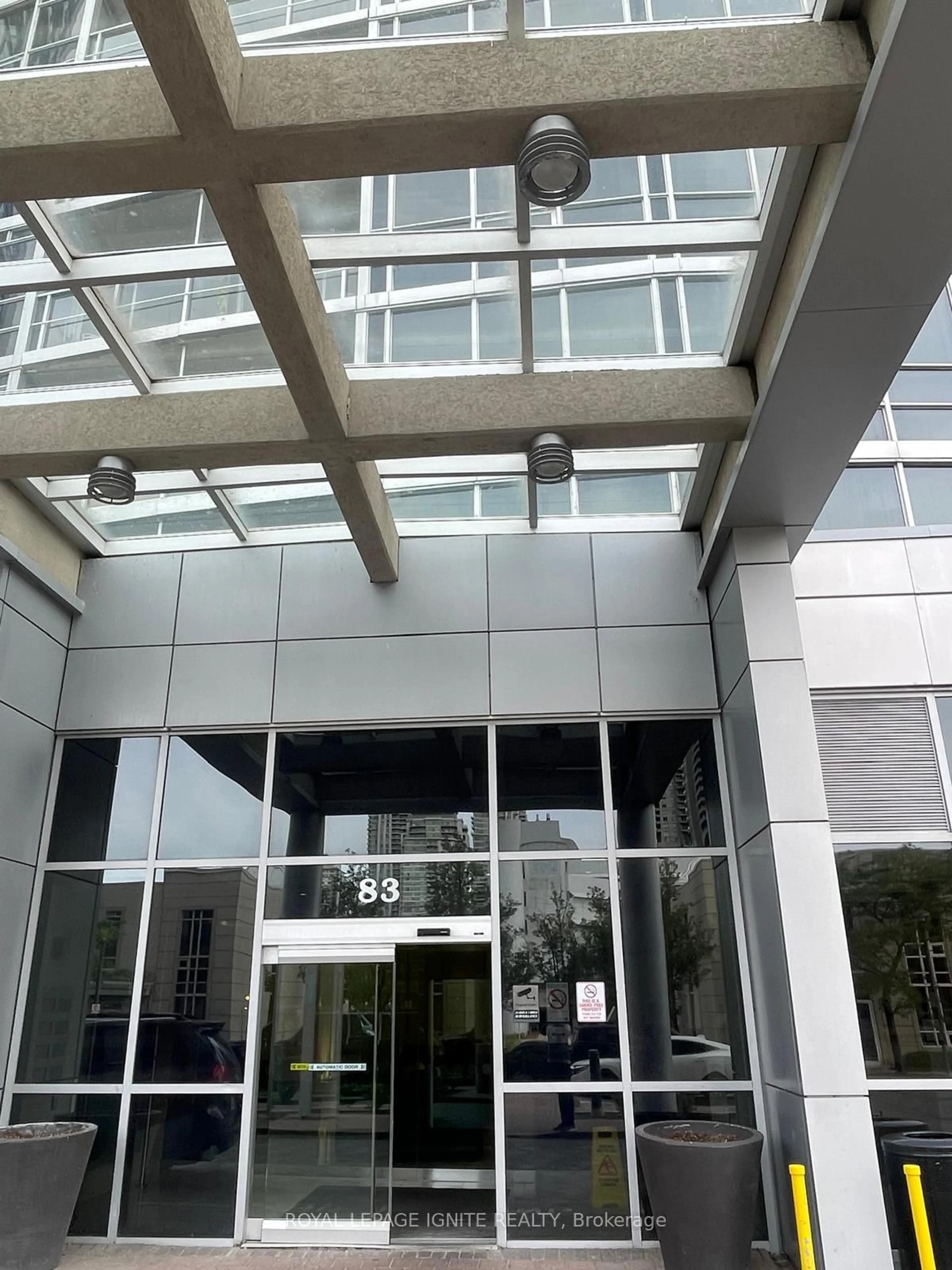 Indoor foyer for 83 Borough Dr #711, Toronto Ontario M1P 5E4