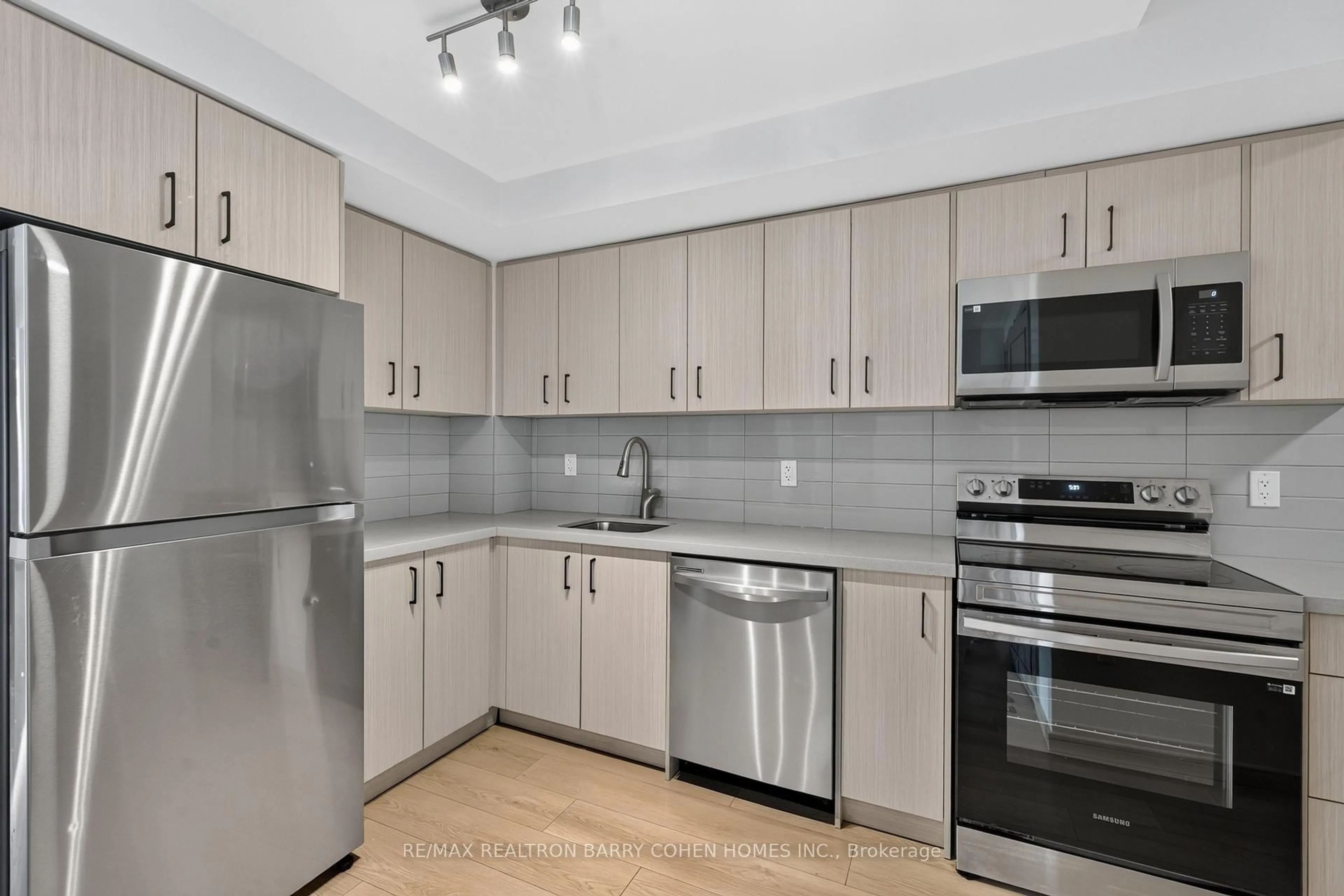 Standard kitchen, unknown for 3429 Sheppard Ave #712, Toronto Ontario M1T 0C2