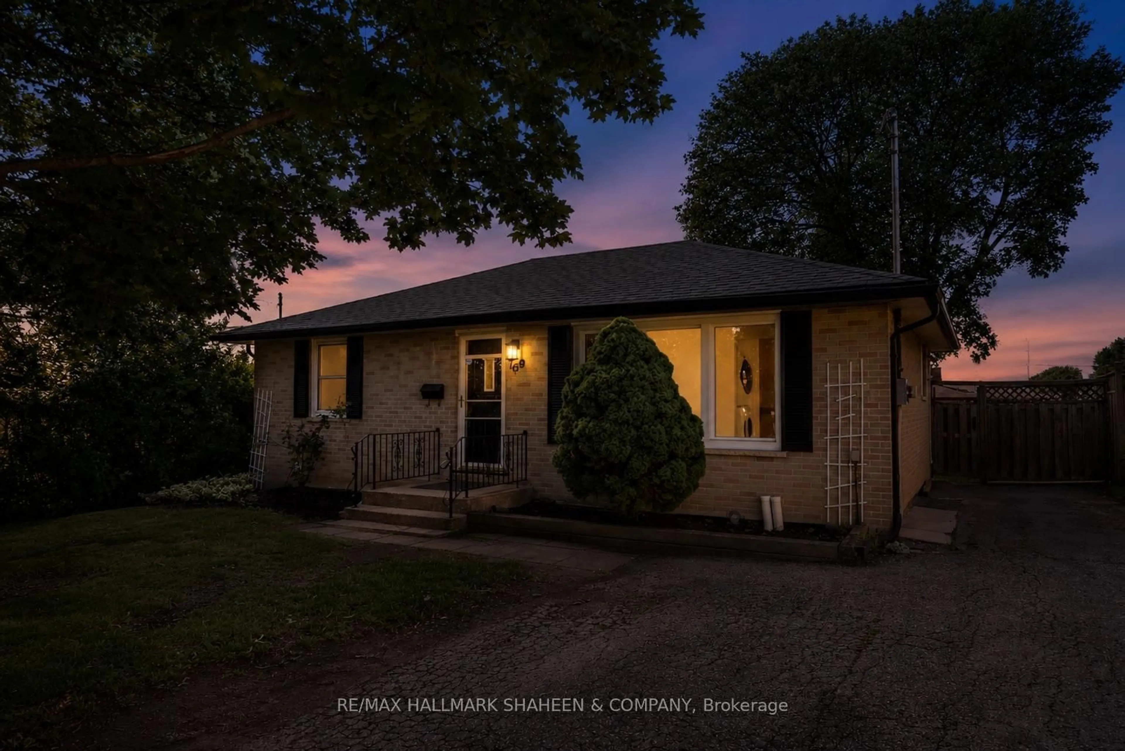 A pic from outside/outdoor area/front of a property/back of a property/a pic from drone, street for 769 Tennyson Ave, Oshawa Ontario L1H 3K5