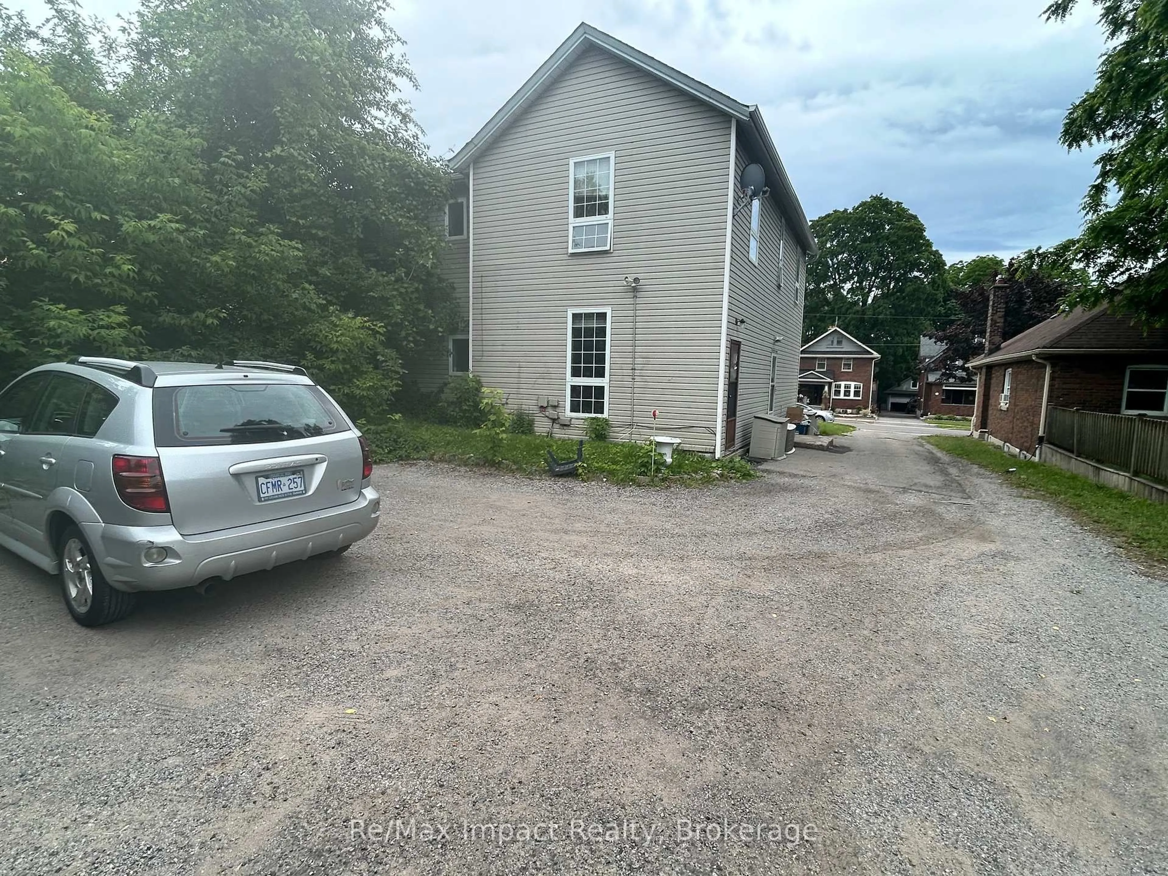 A pic from outside/outdoor area/front of a property/back of a property/a pic from drone, building for 292/278 William St, Oshawa Ontario L1G 1K8
