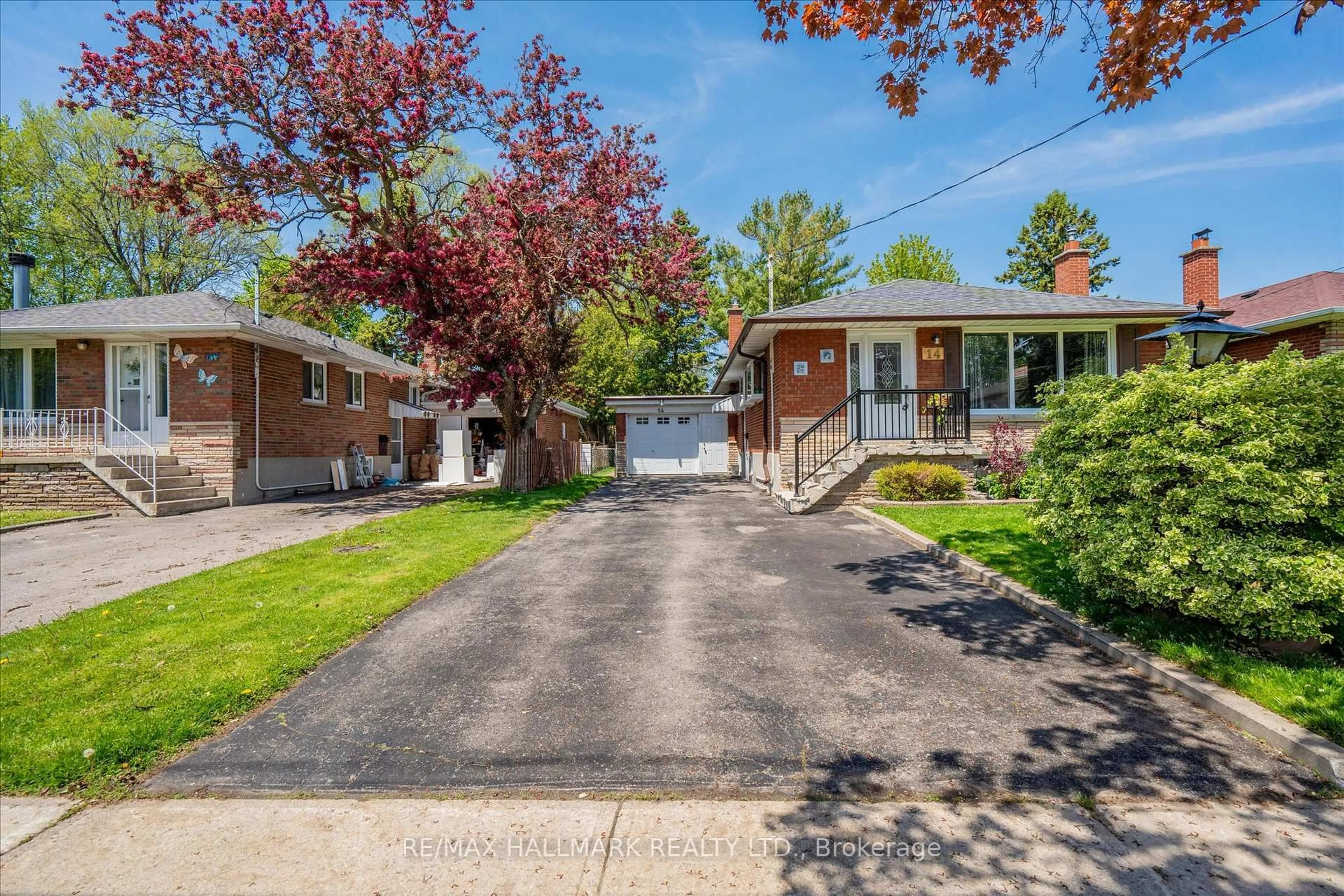 A pic from outside/outdoor area/front of a property/back of a property/a pic from drone, street for 14 Fintona Ave, Toronto Ontario M1E 1V3