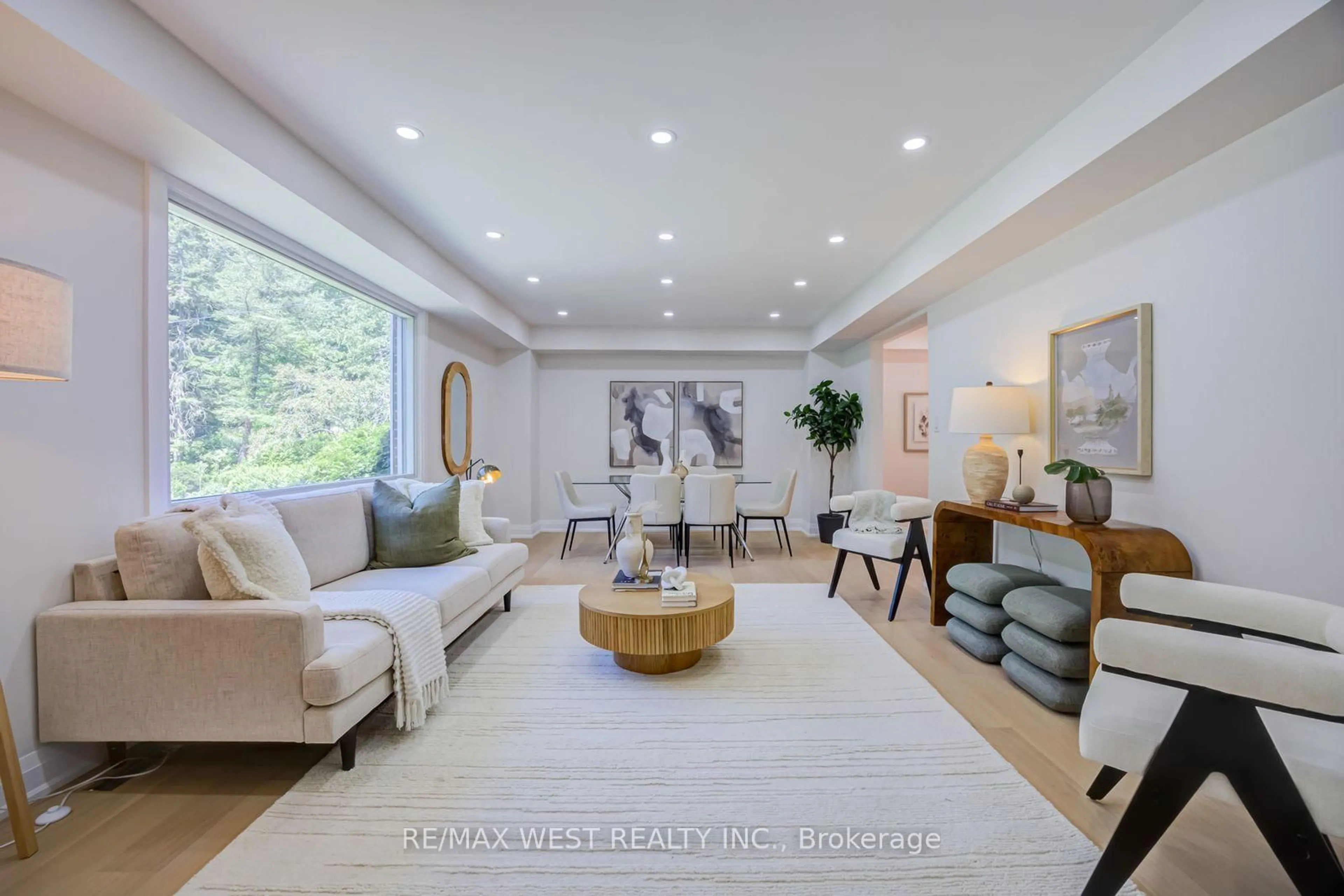 Living room with furniture, unknown for 95 Glen Davis Cres, Toronto Ontario M4E 1X7