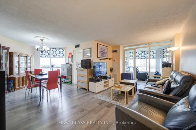 330 Alton Towers Circ #1112, Toronto 4