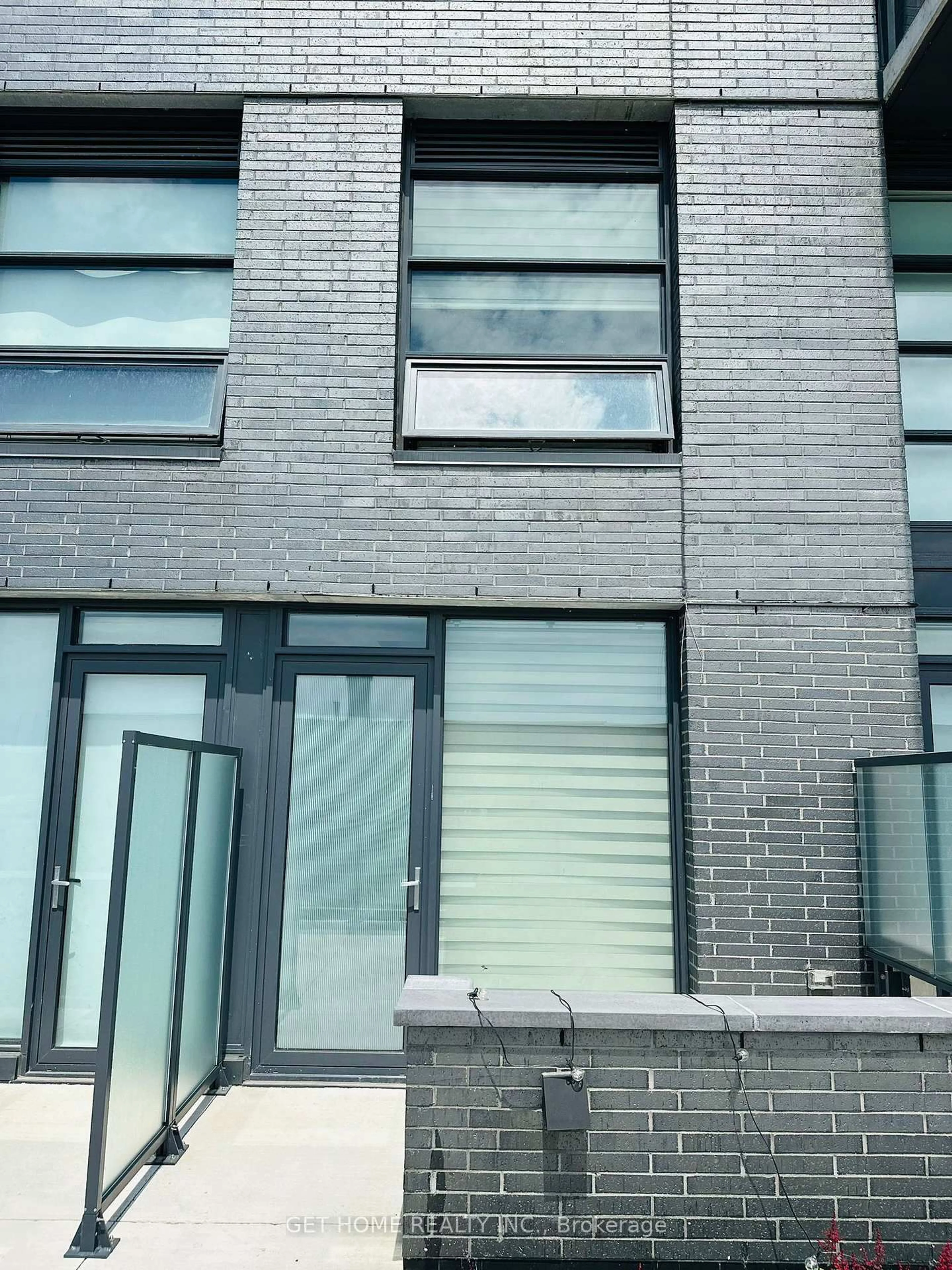 Home with brick exterior material, building for 1614 Charles St #153 D, Whitby Ontario L1N 0P4