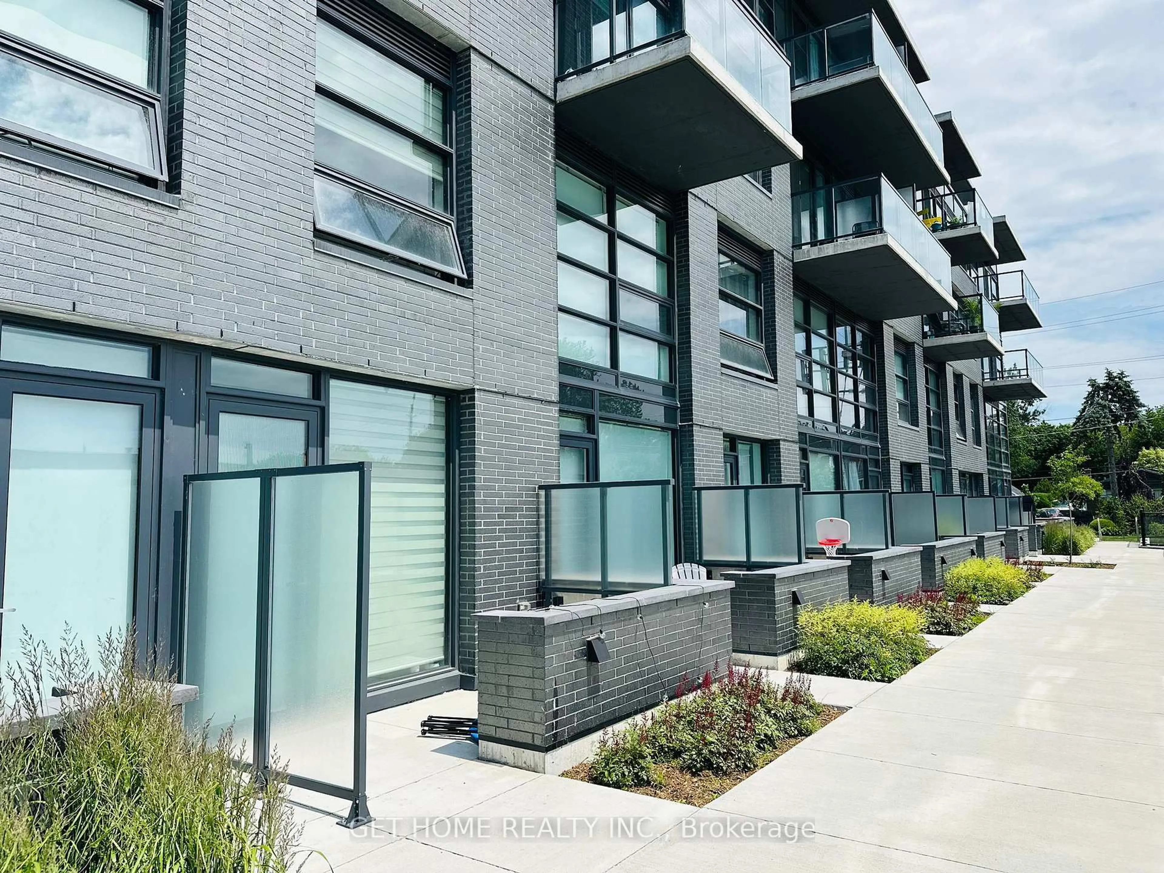 Unknown for 1614 Charles St #153 D, Whitby Ontario L1N 0P4
