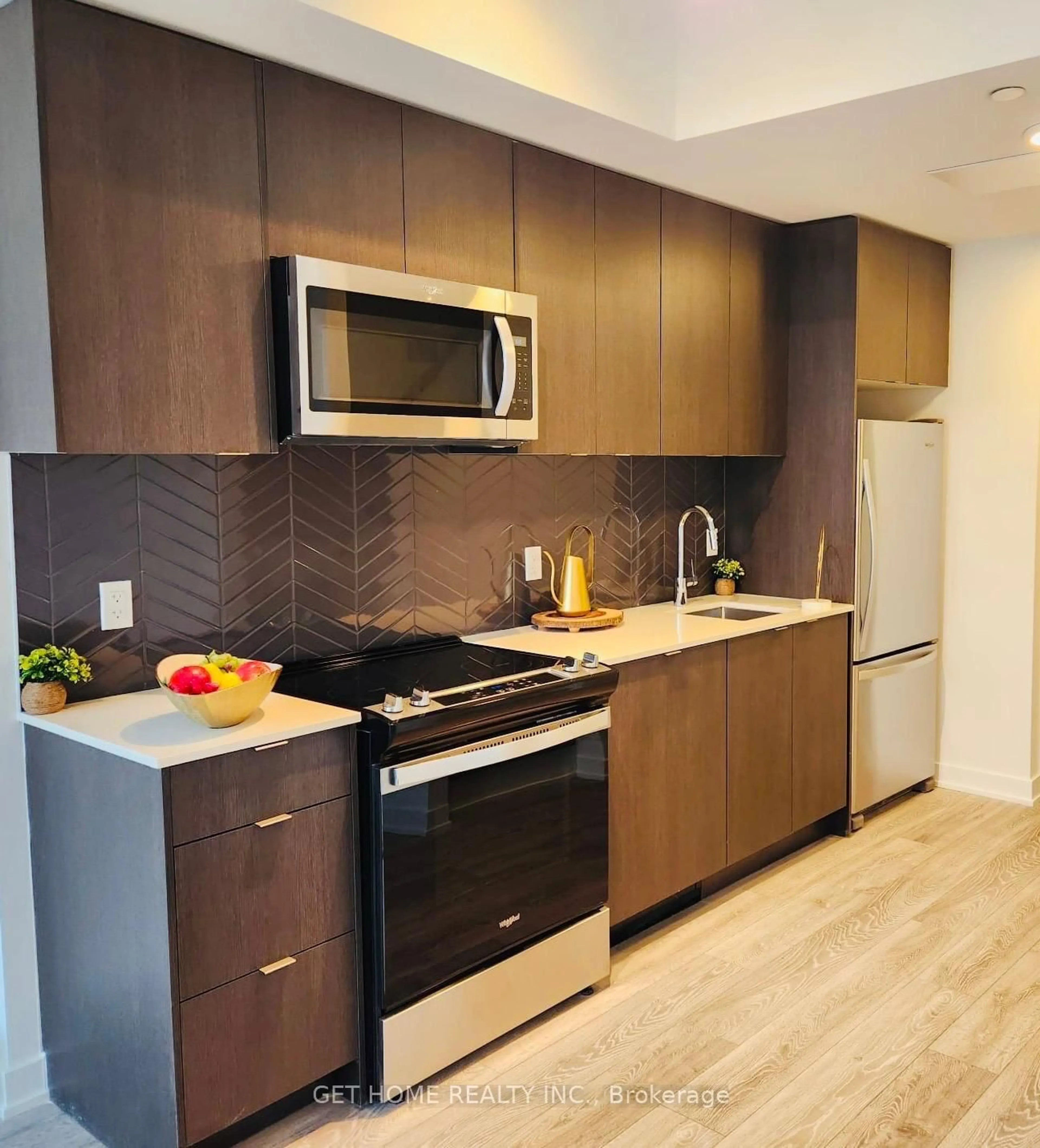 Standard kitchen, unknown for 1614 Charles St #153 D, Whitby Ontario L1N 0P4