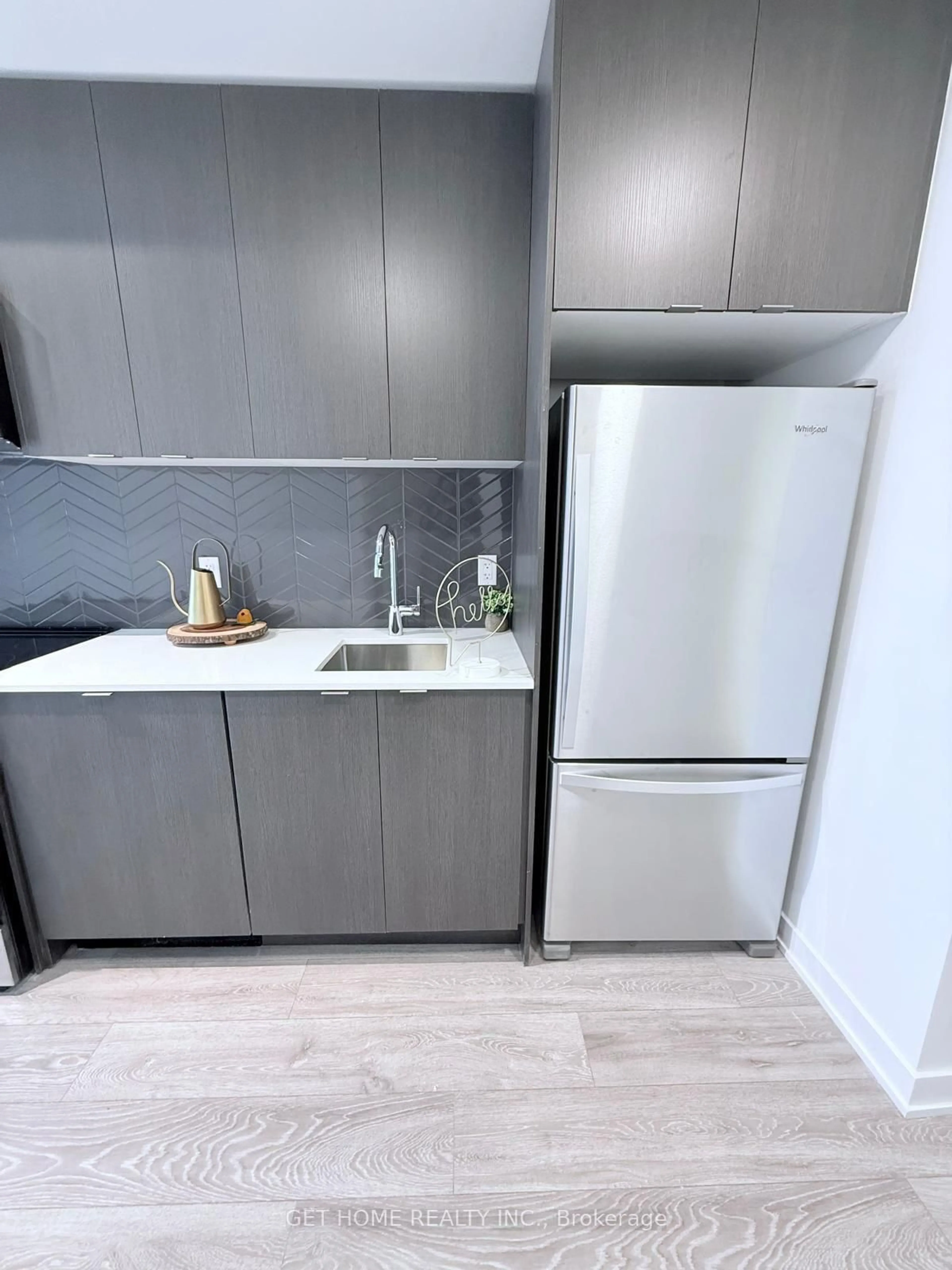 Standard kitchen, unknown for 1614 Charles St #153 D, Whitby Ontario L1N 0P4