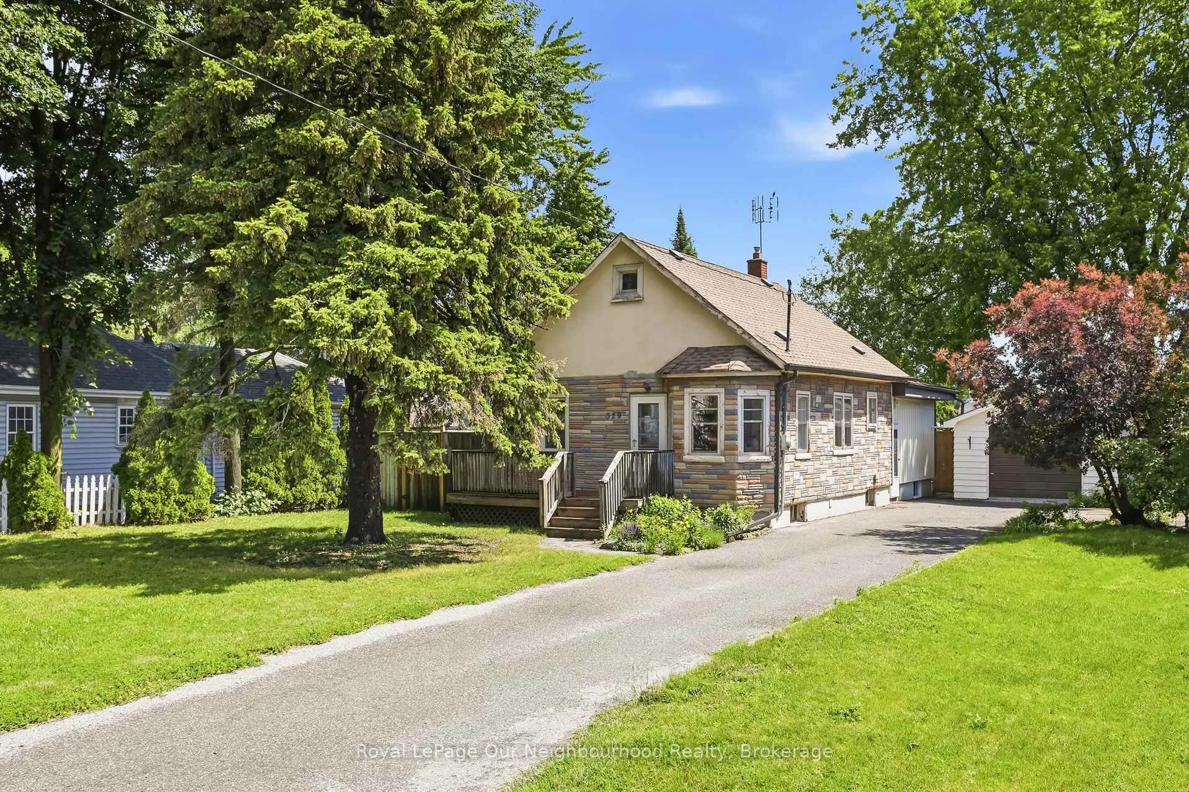 Unknown for 329 Perry St, Whitby Ontario L1N 4C2