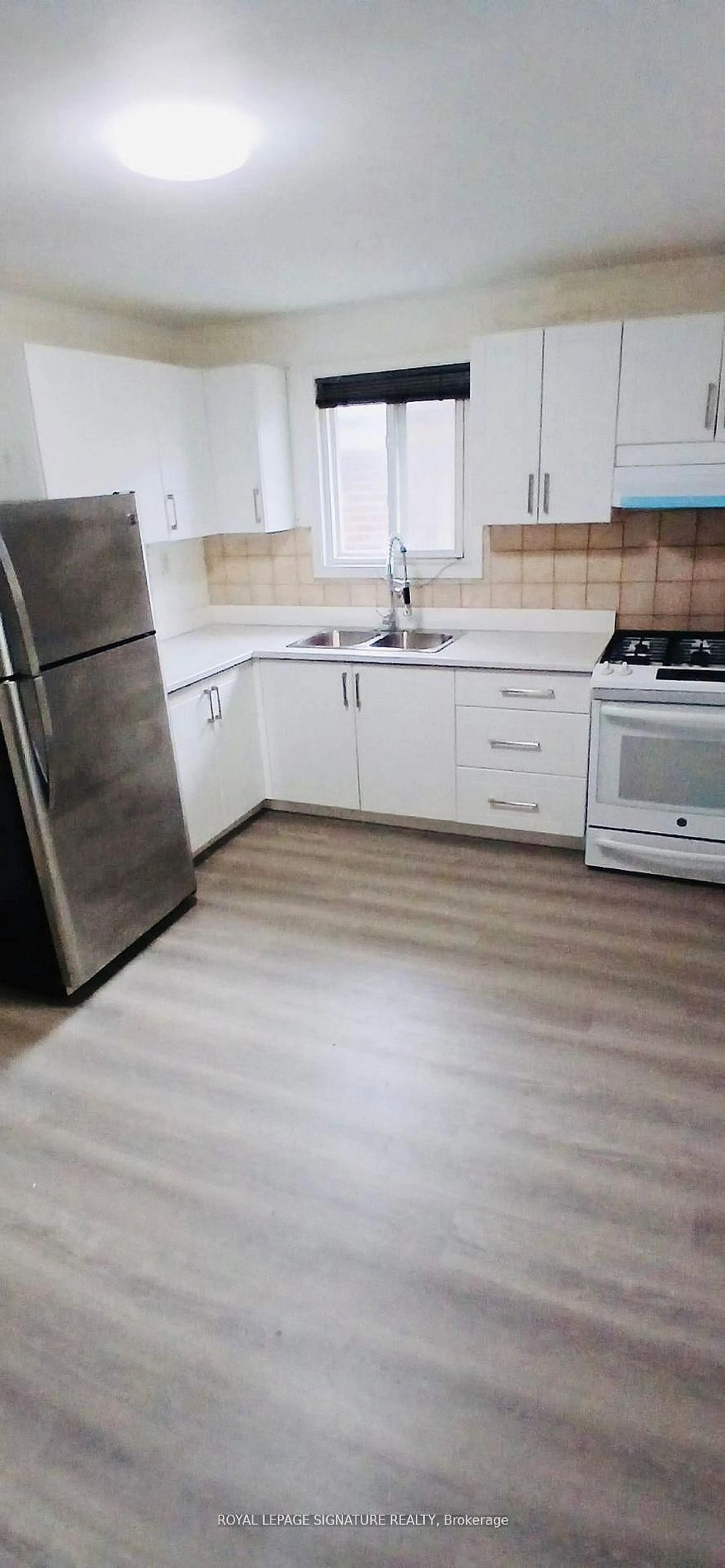 Standard kitchen, unknown for 237 Pickering St, Toronto Ontario M4E 3J9