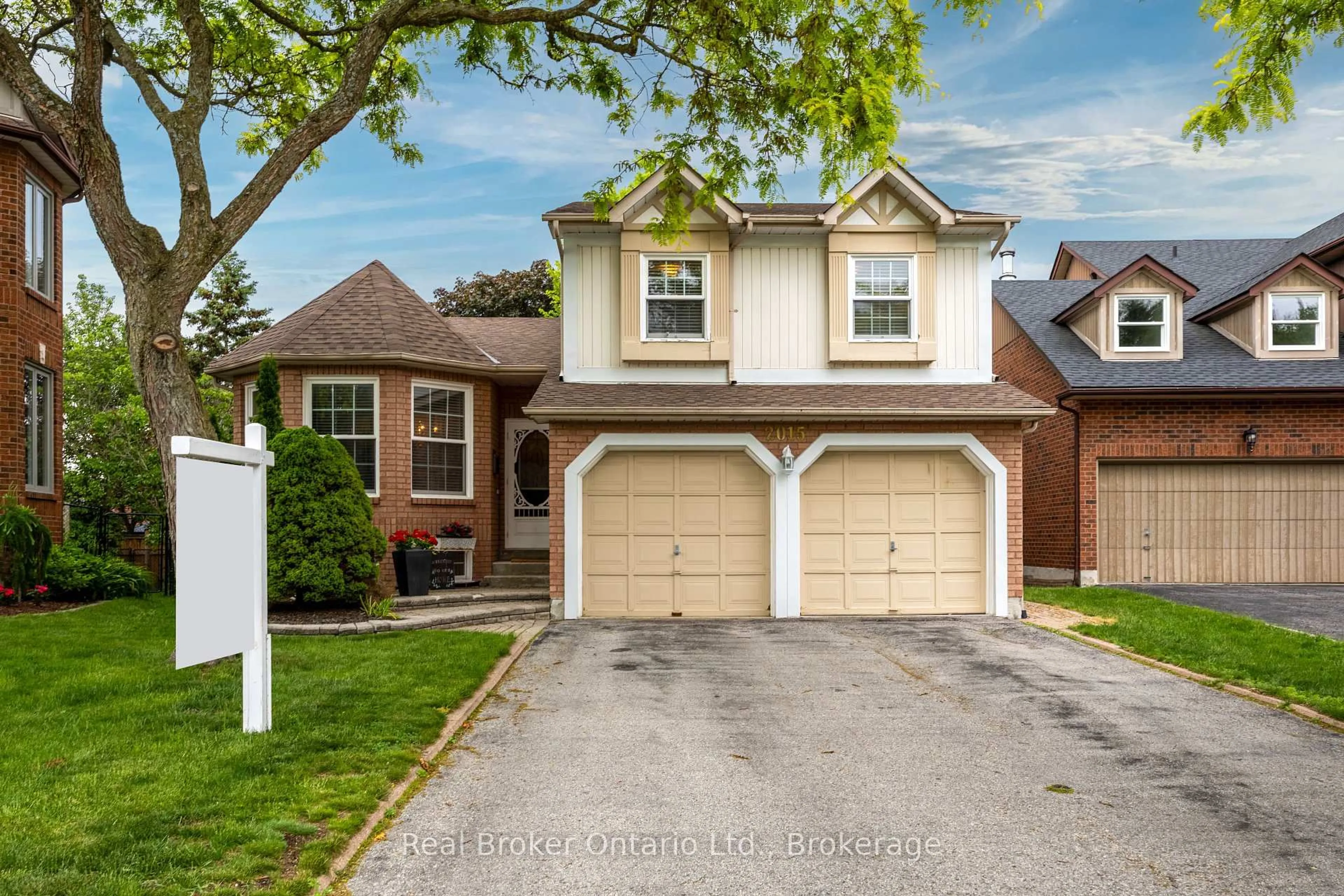 Home with brick exterior material, street for 2015 Blairwood Crt, Pickering Ontario L1X 2S3