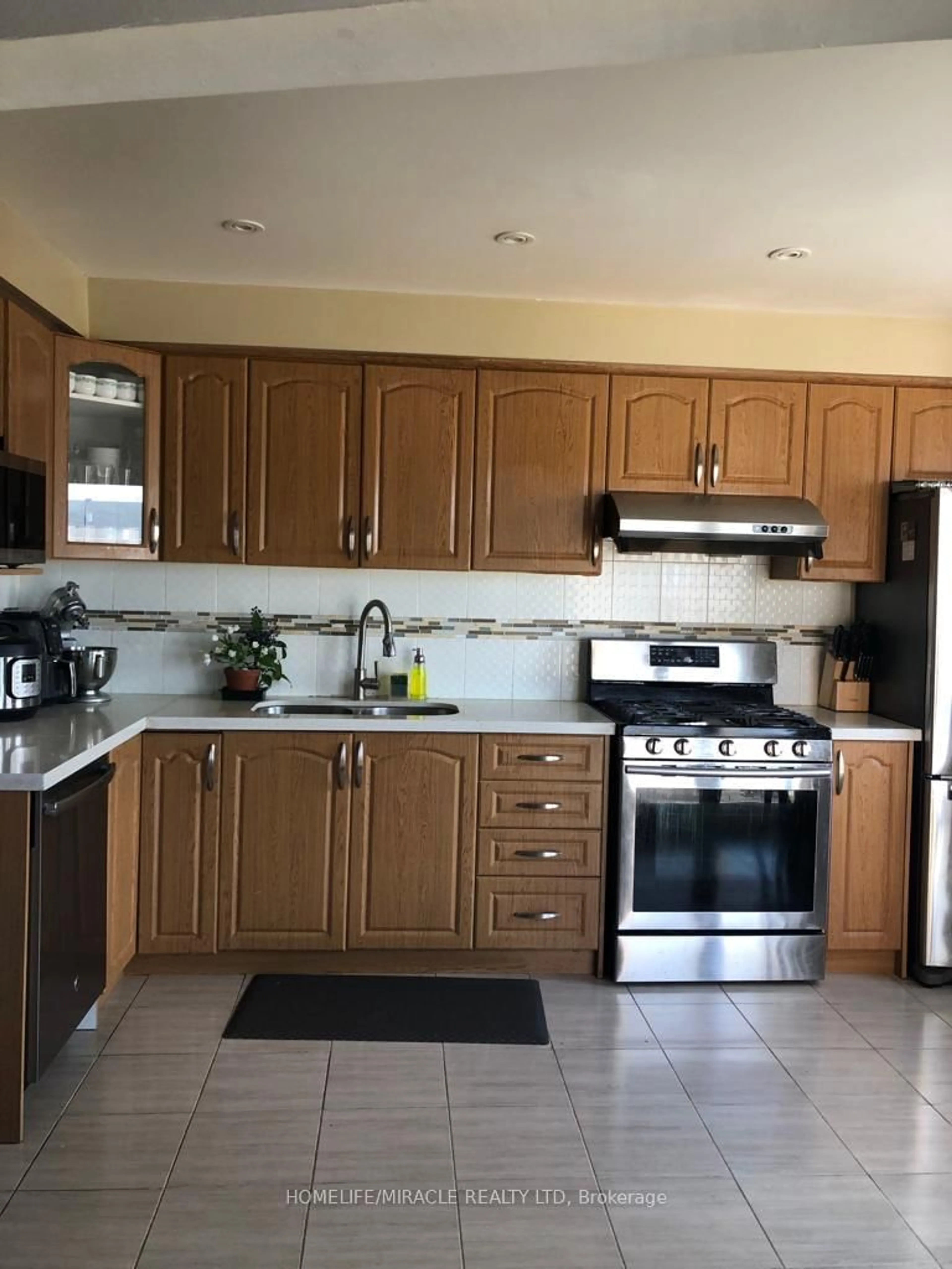 Standard kitchen, unknown for 144 Robbinstone Dr, Toronto Ontario M1B 2E7