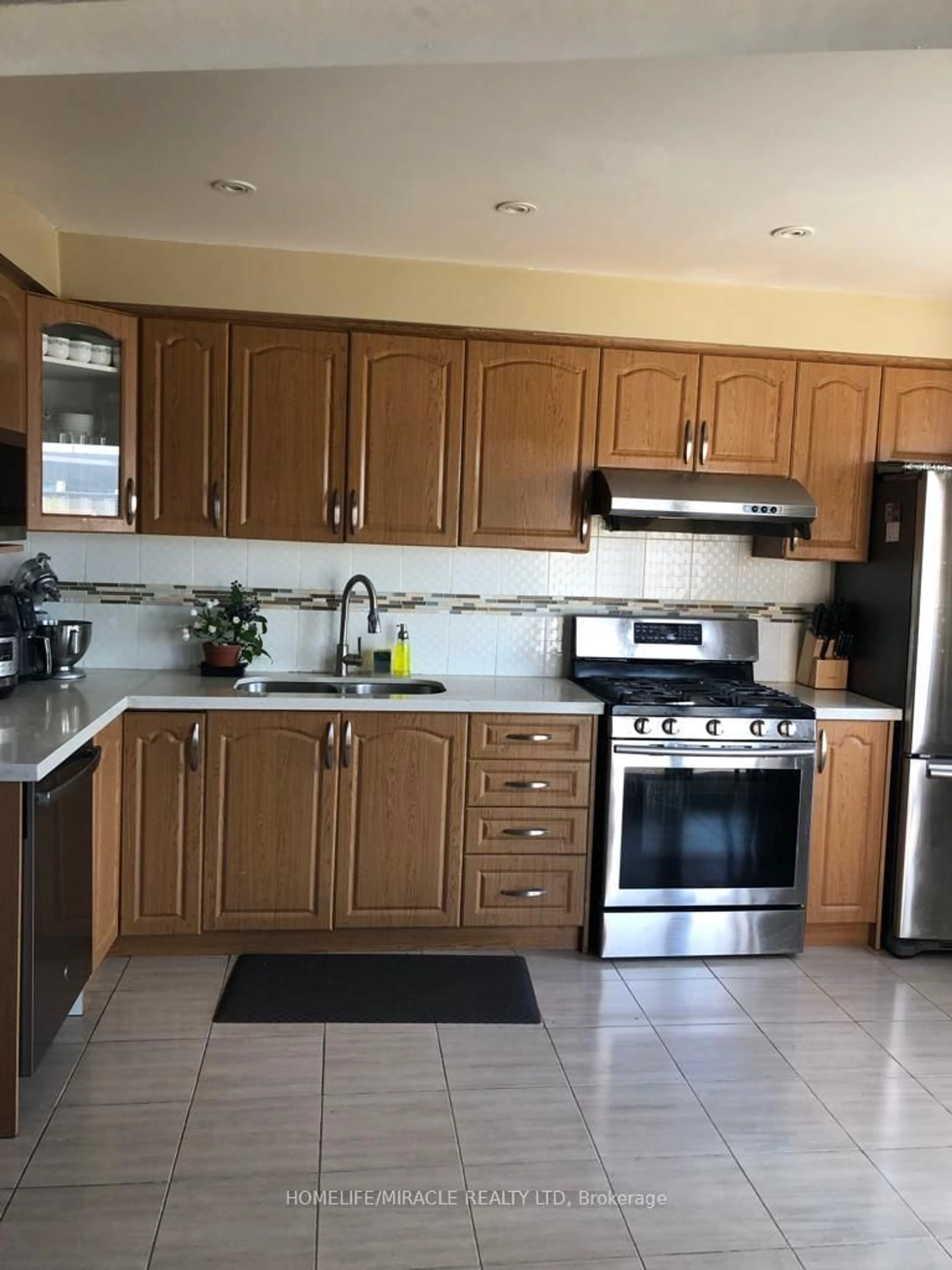 Standard kitchen, unknown for 144 Robbinstone Dr, Toronto Ontario M1B 2E7