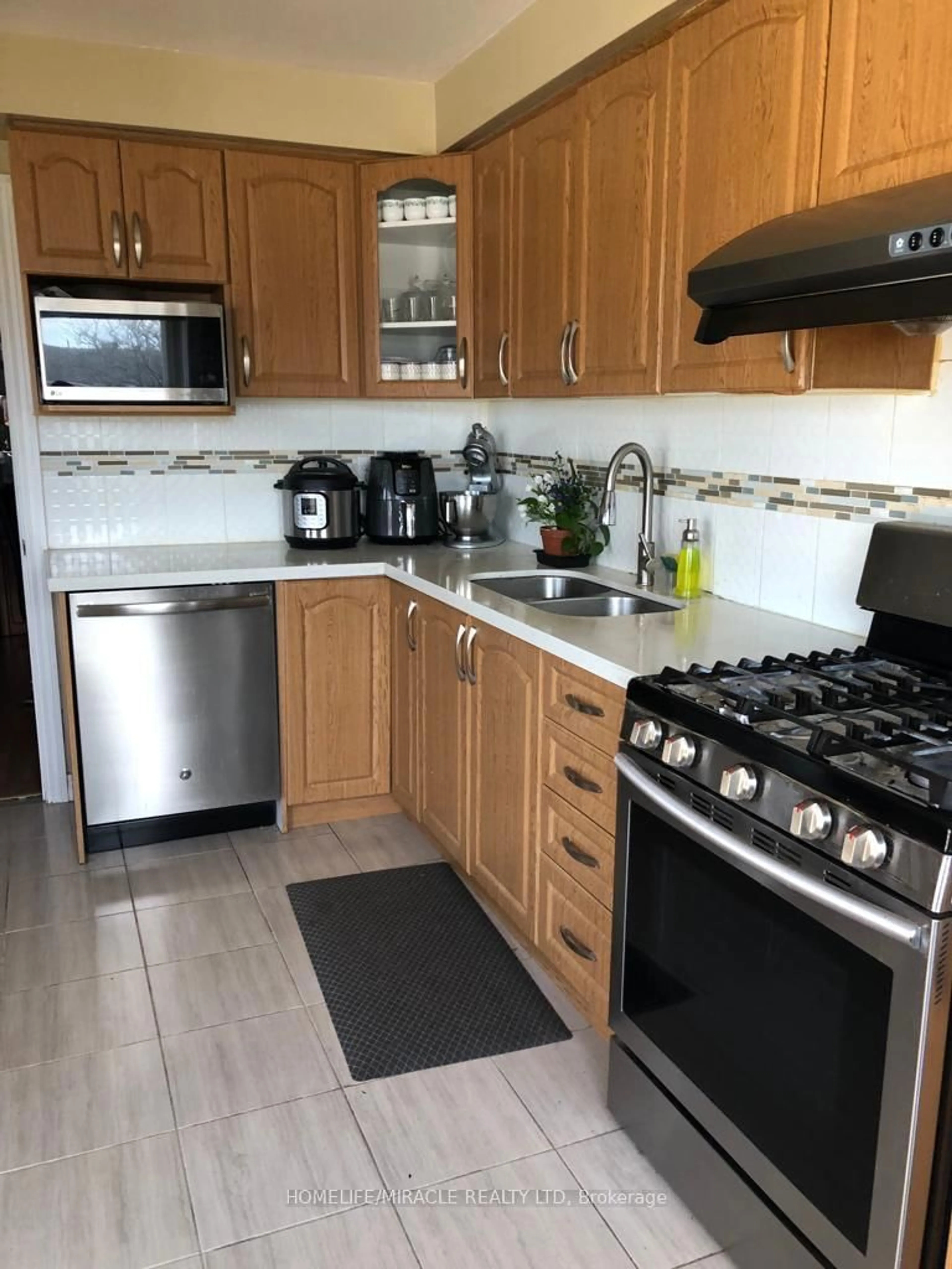 Standard kitchen, unknown for 144 Robbinstone Dr, Toronto Ontario M1B 2E7