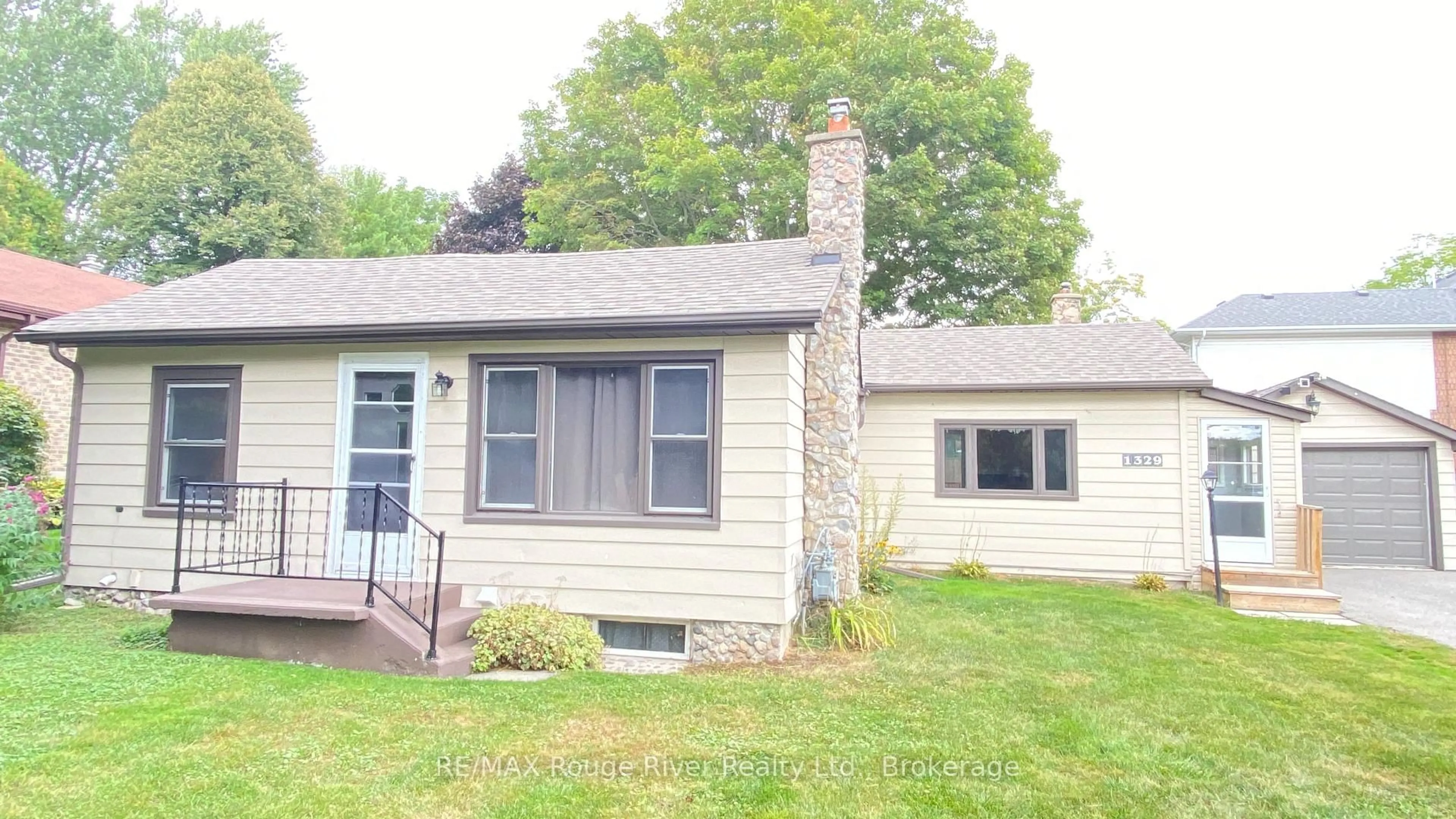 Home with vinyl exterior material, street for 1329 Church St, Clarington Ontario L1B 1C6