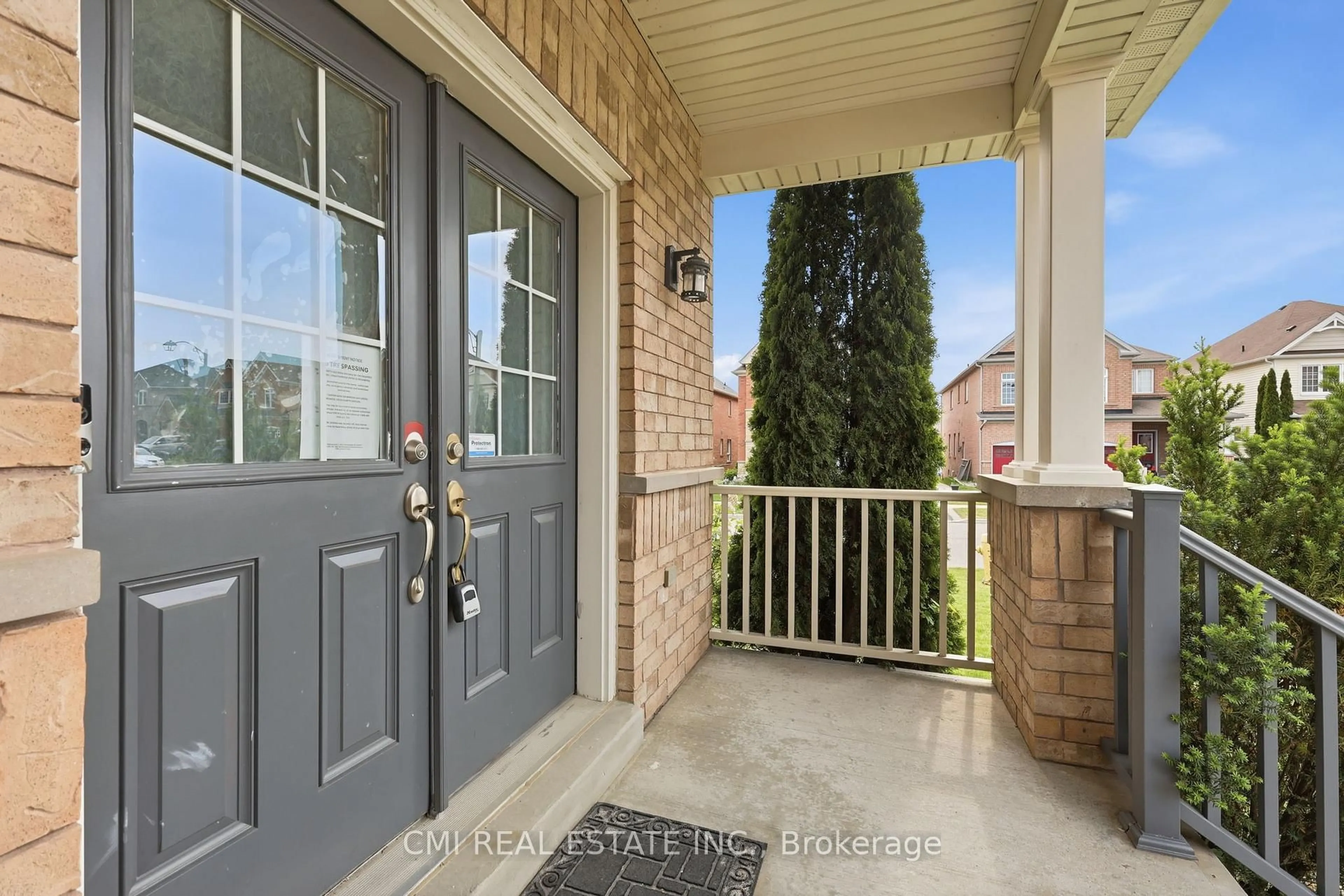 Indoor entryway for 1321 Kenmark Ave, Oshawa Ontario L1K 0N3