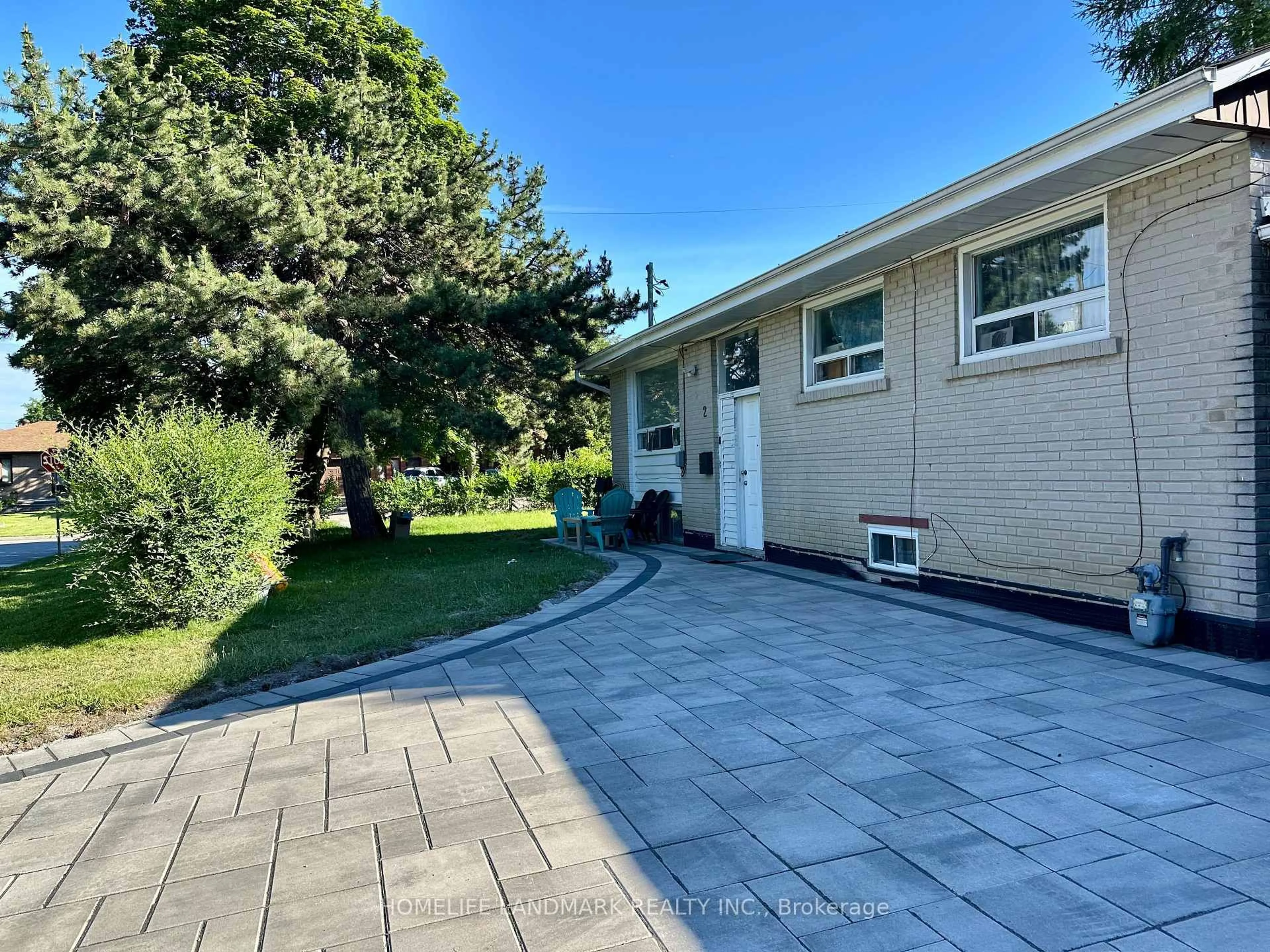 A pic from outside/outdoor area/front of a property/back of a property/a pic from drone, street for 2 Adirondack Gate, Toronto Ontario M1T 3E7