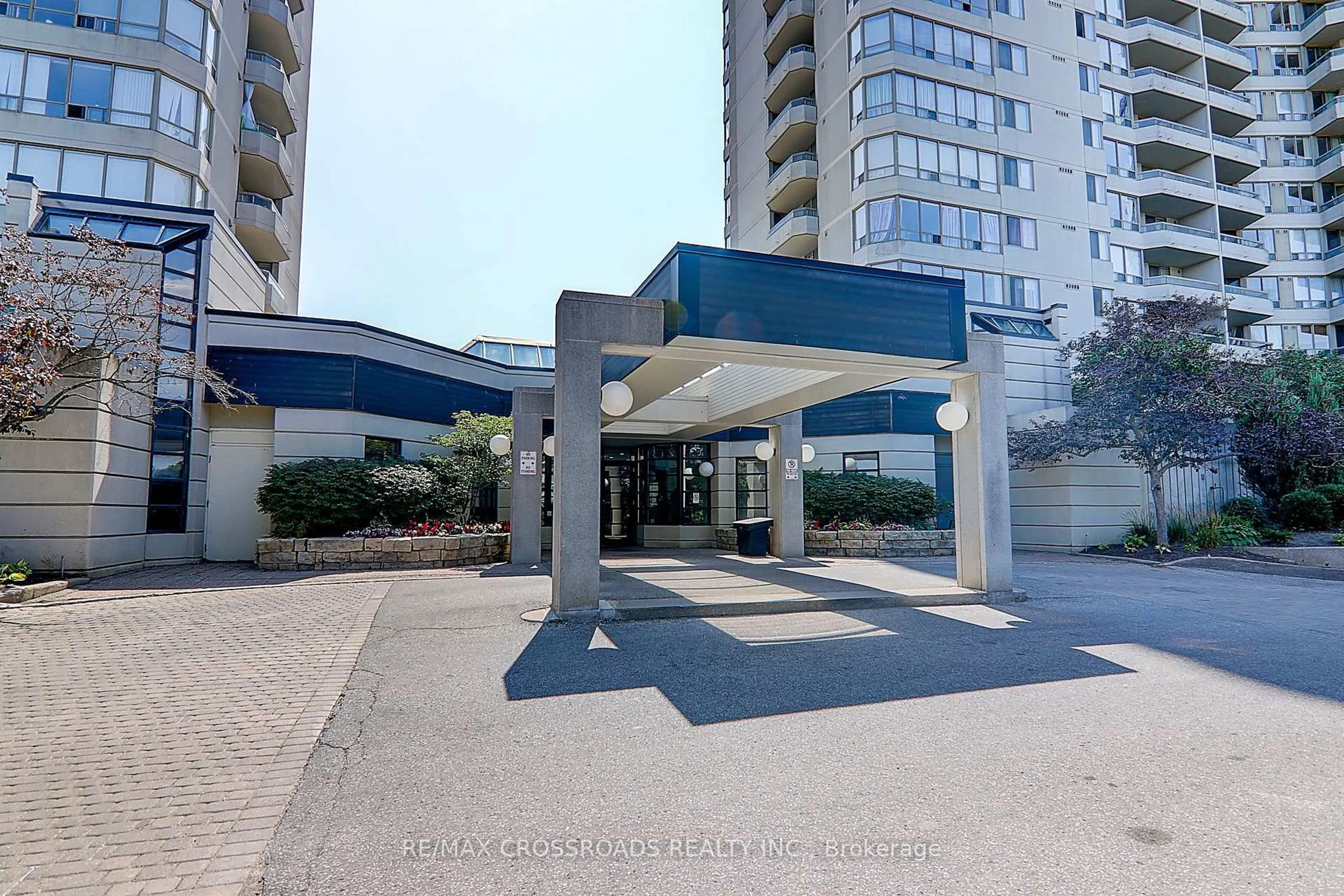 Indoor foyer for 160 Alton Towers Circ #1612, Toronto Ontario M1V 4X8