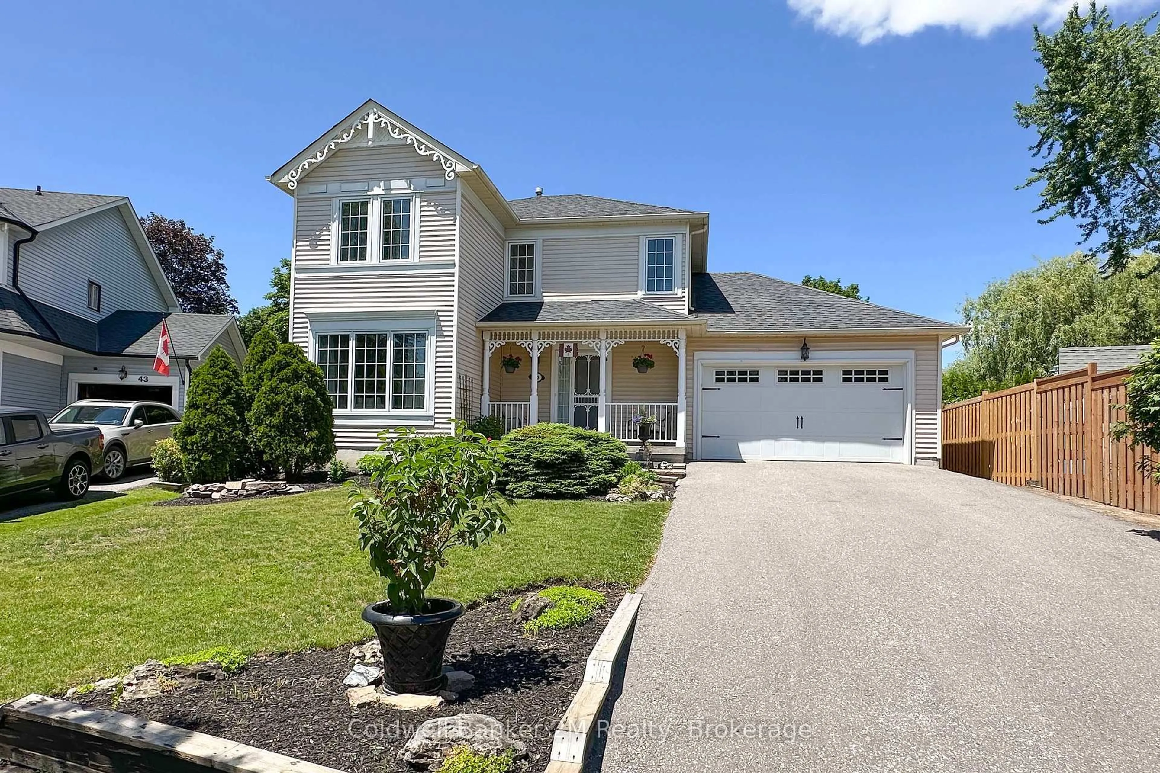 Home with vinyl exterior material, street for 39 Poplar Park Cres, Scugog Ontario L9L 1E3