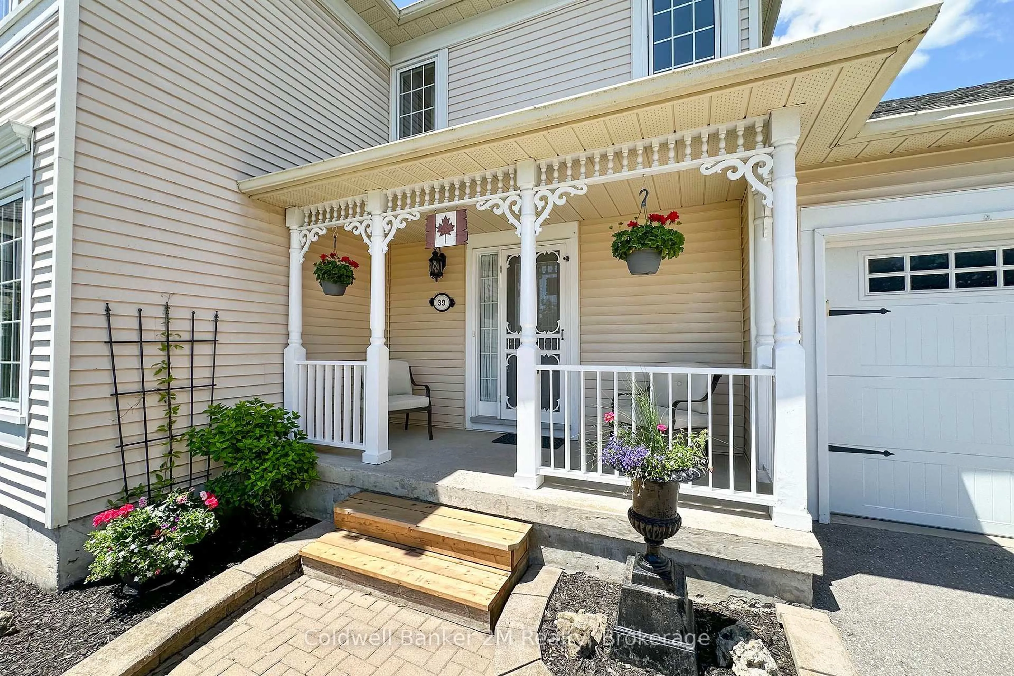Indoor entryway for 39 Poplar Park Cres, Scugog Ontario L9L 1E3