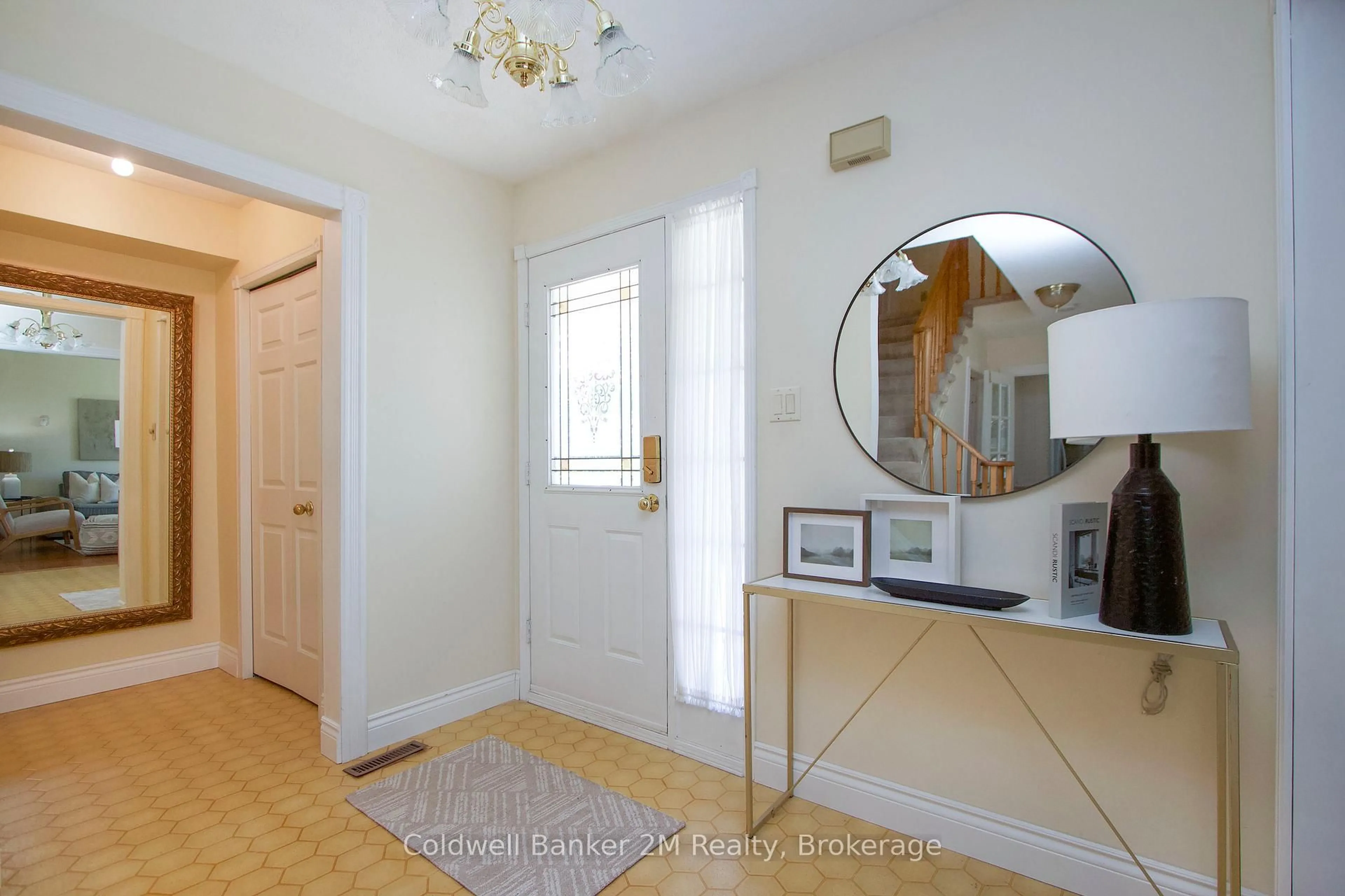 Indoor entryway for 39 Poplar Park Cres, Scugog Ontario L9L 1E3