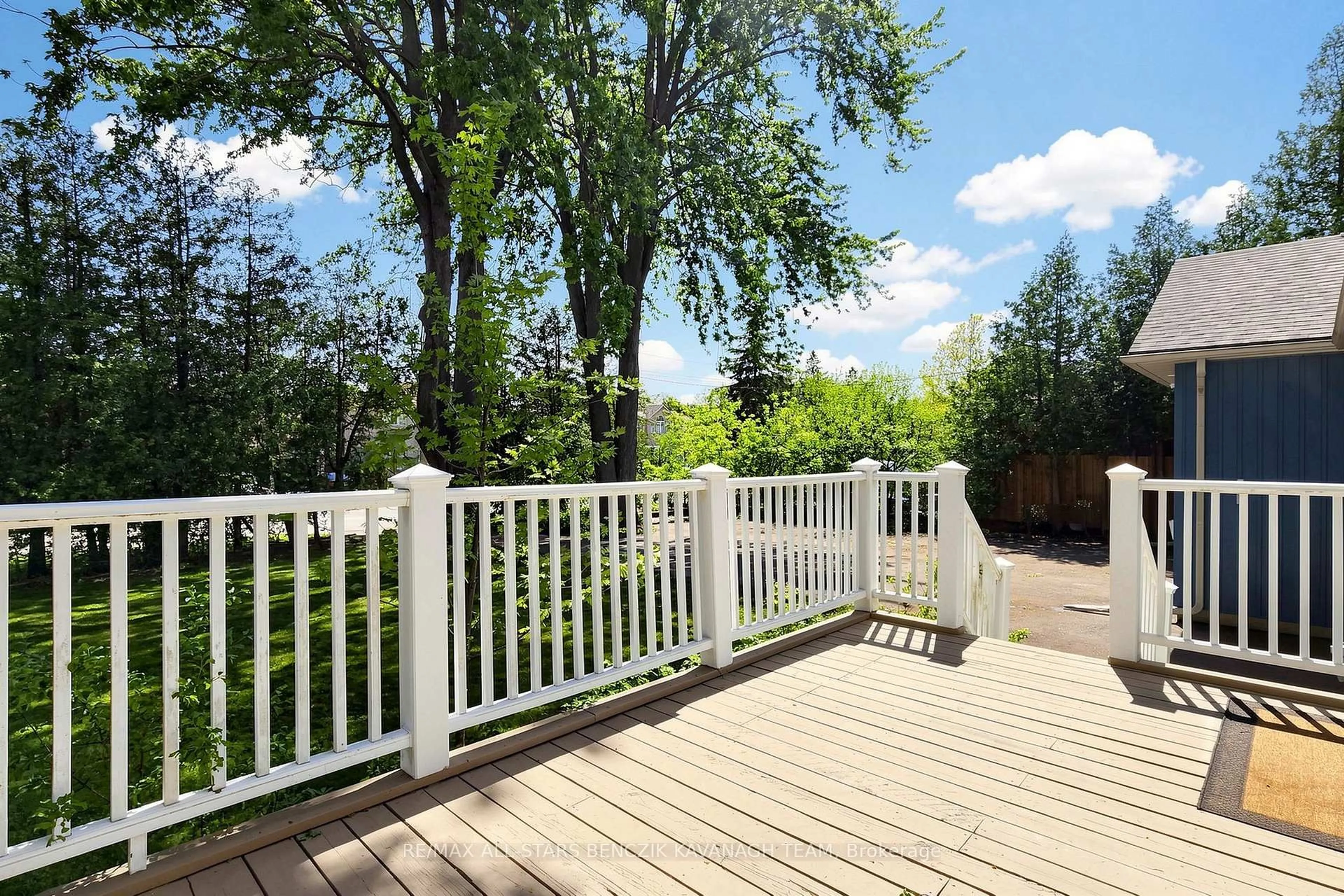Patio, unknown for 522 Sheppard Ave, Pickering Ontario L1V 1E8