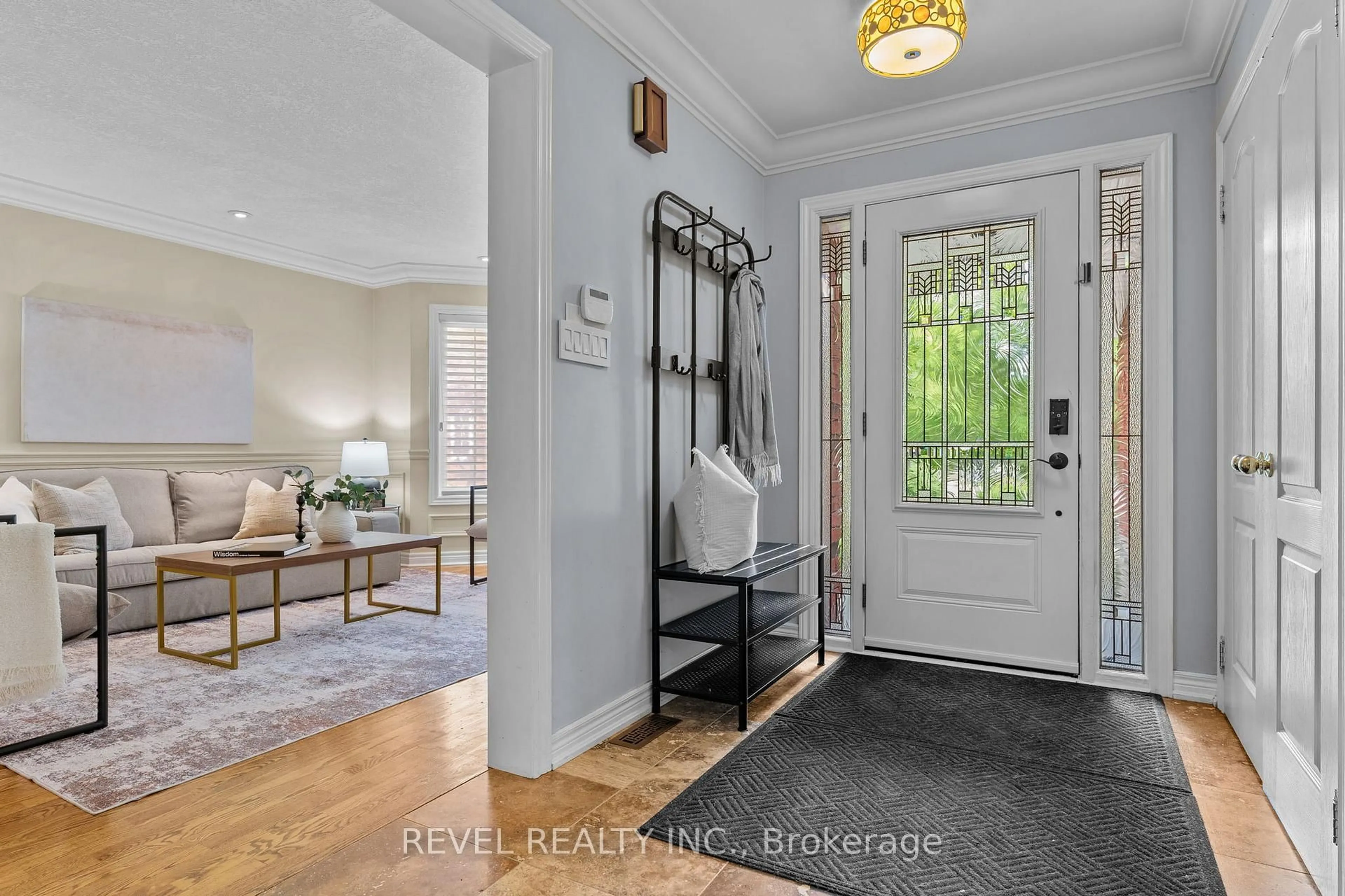 Indoor entryway for 7 Callander Crt, Ajax Ontario L1S 7M5