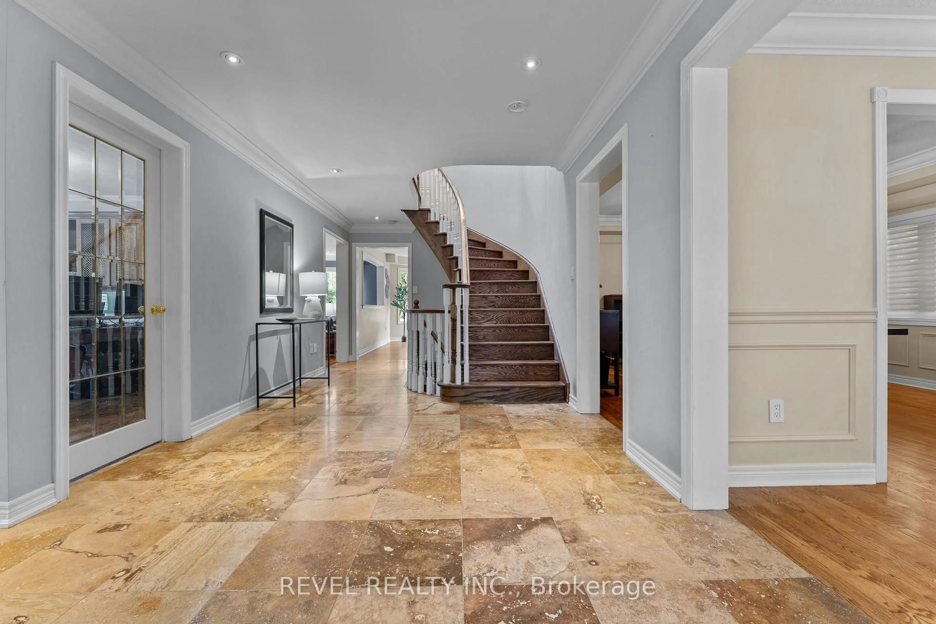Indoor foyer for 7 Callander Crt, Ajax Ontario L1S 7M5