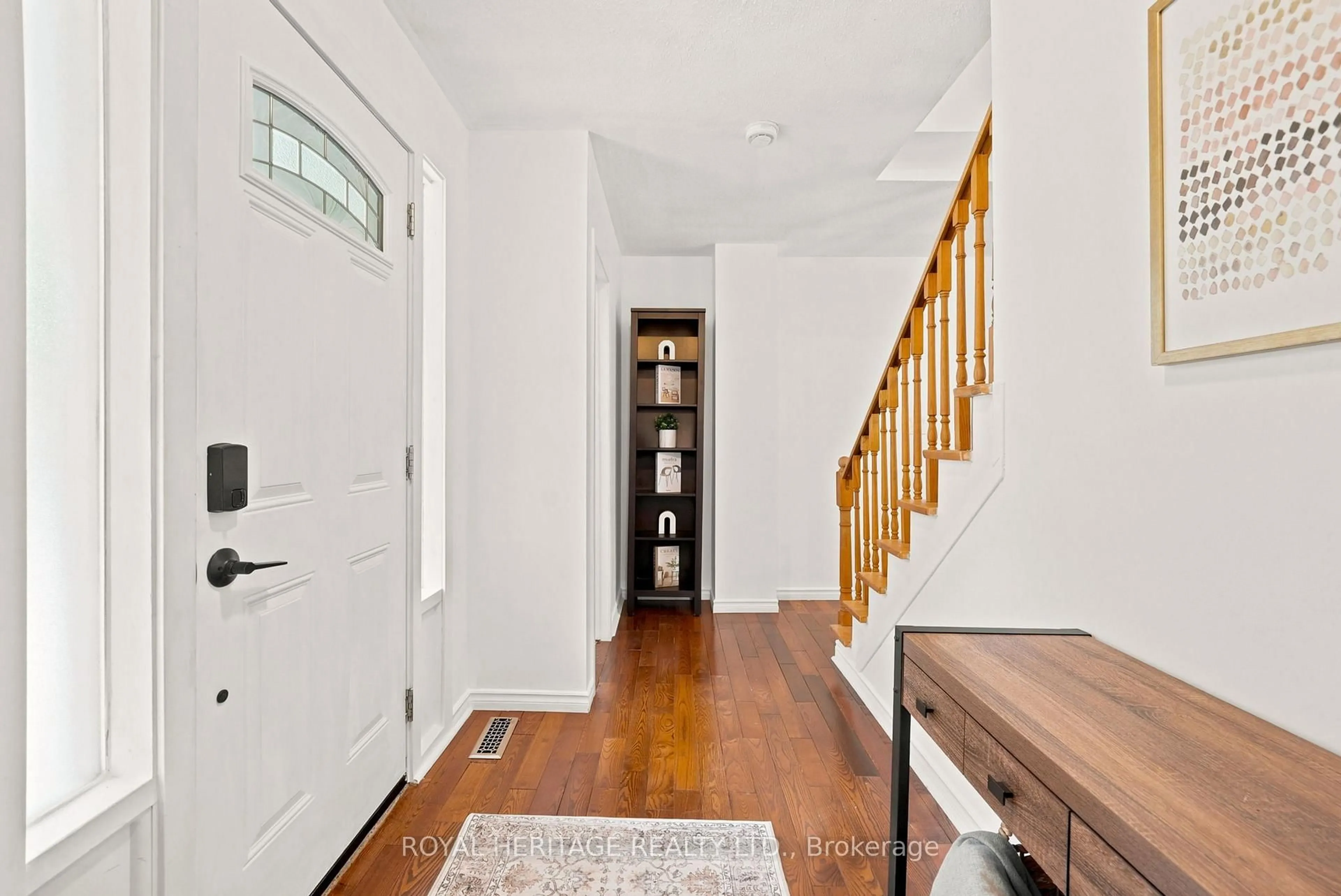 Indoor entryway for 518 Crestwood Dr, Oshawa Ontario L1G 2R5