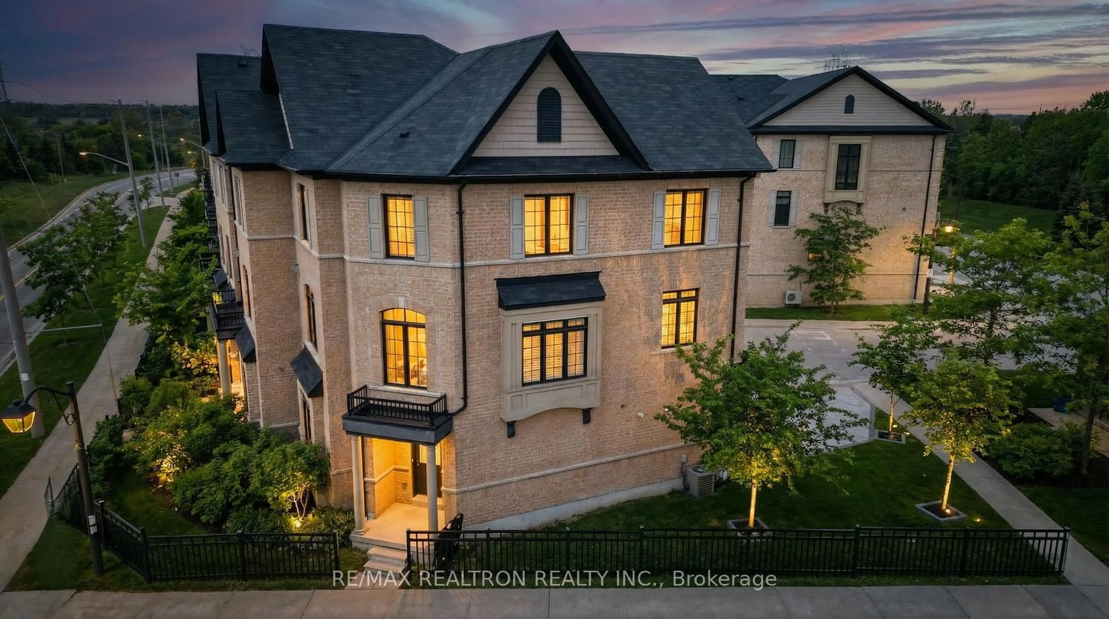 A pic from outside/outdoor area/front of a property/back of a property/a pic from drone, unknown for 52 Quarrie Lane, Ajax Ontario L1T 0N1