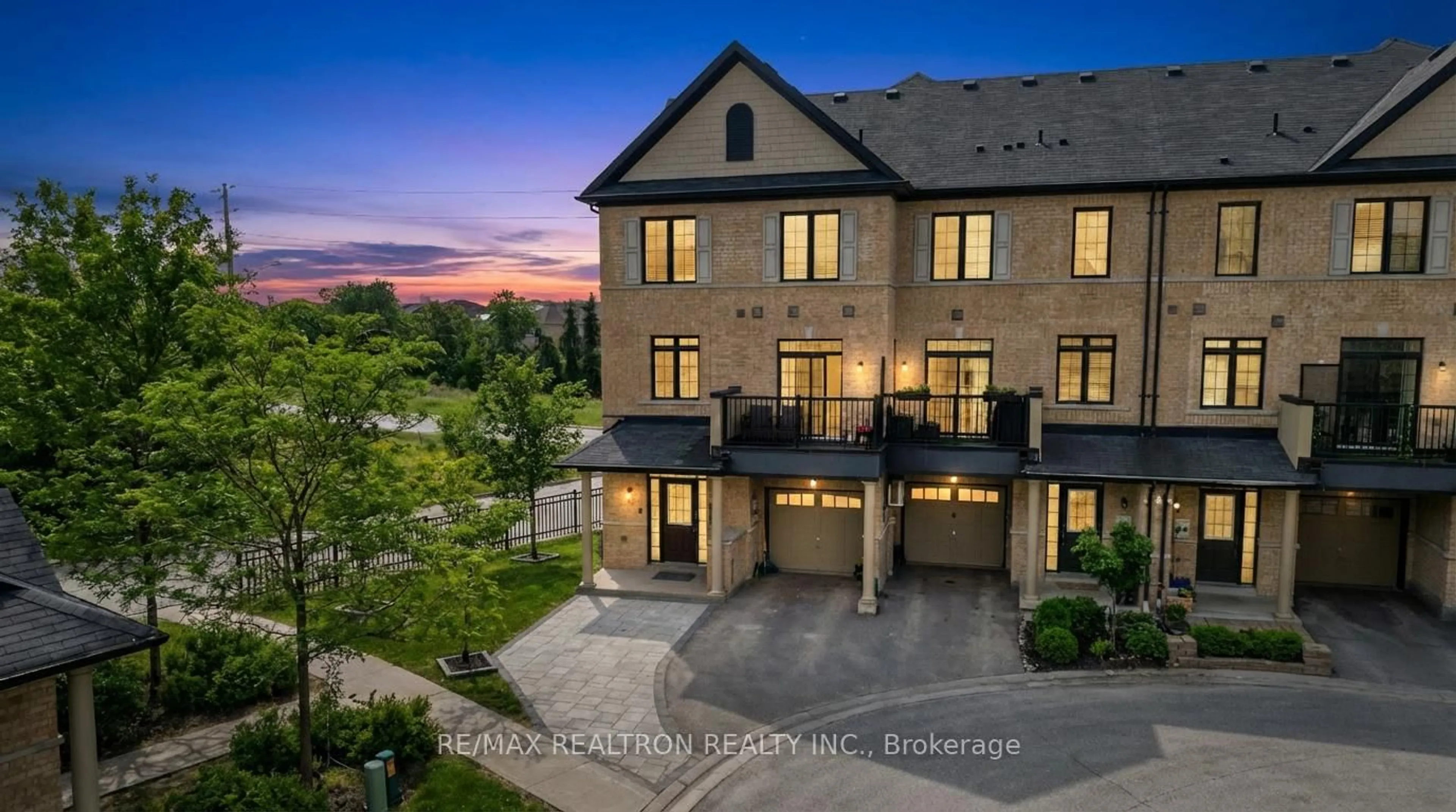 A pic from outside/outdoor area/front of a property/back of a property/a pic from drone, unknown for 52 Quarrie Lane, Ajax Ontario L1T 0N1