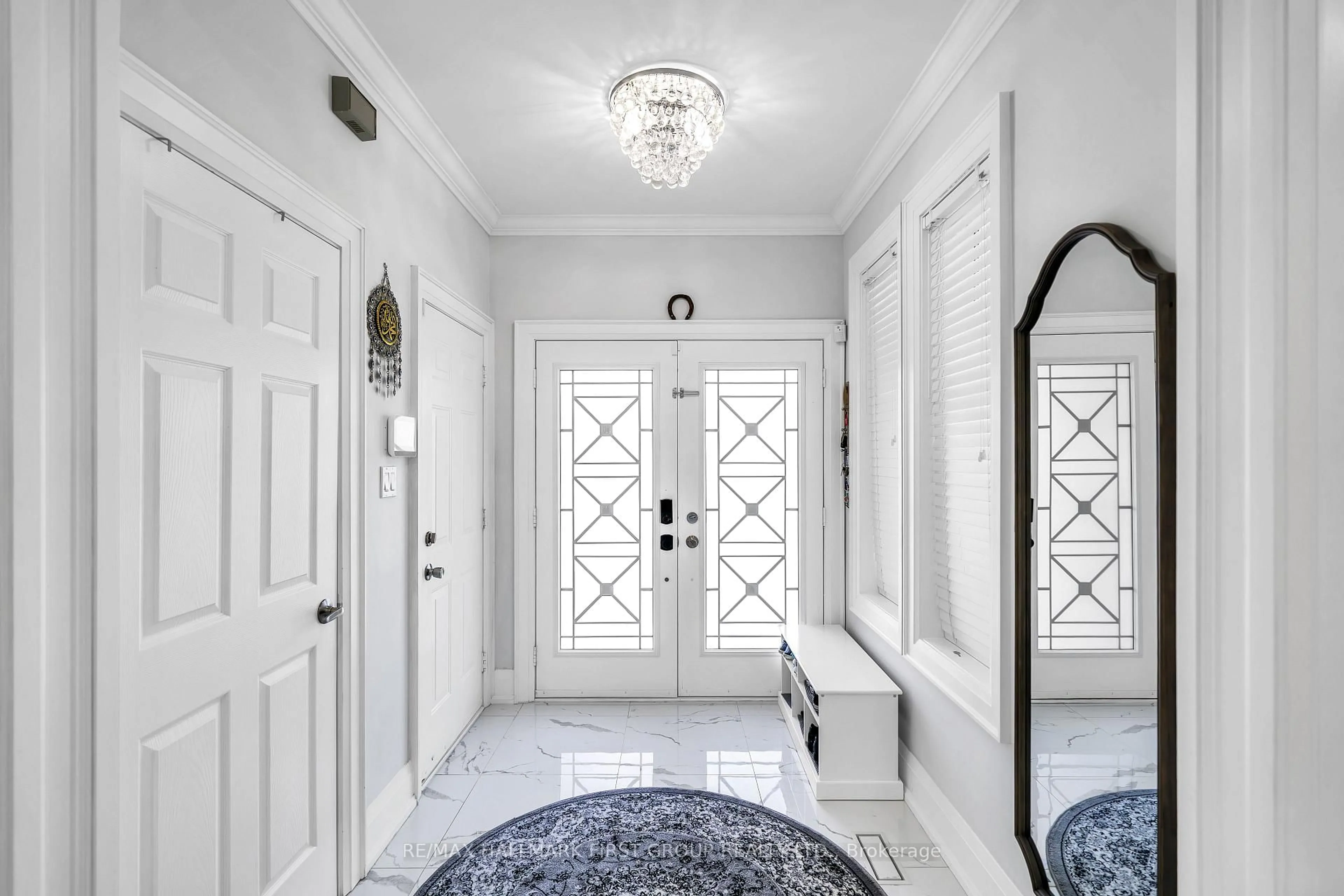 Indoor entryway for 1249 Leacock Crt, Oshawa Ontario L1K 2R3
