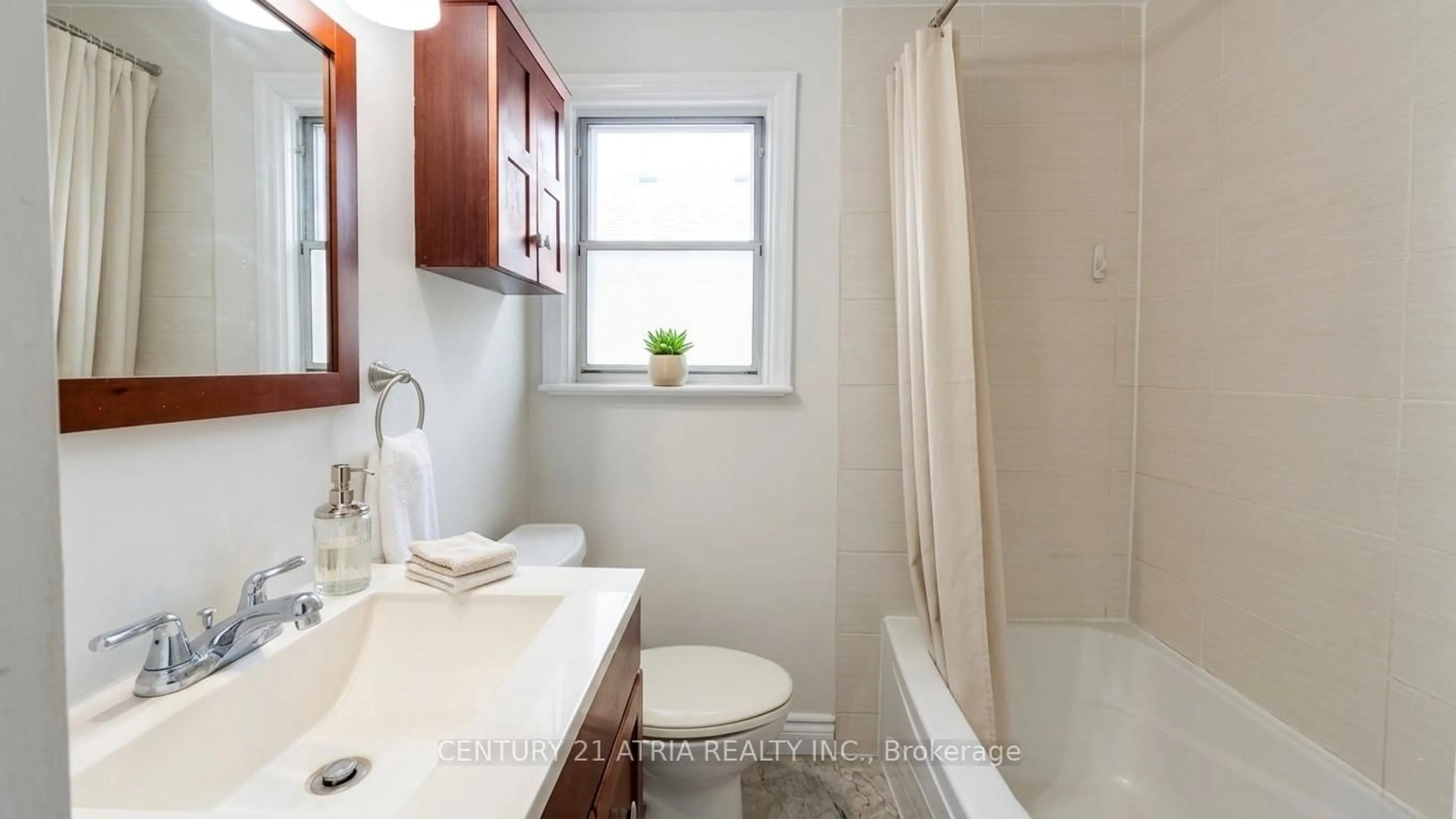 Standard bathroom, ceramic/tile floor for 115 Ellington Dr, Toronto Ontario M1R 3Y2