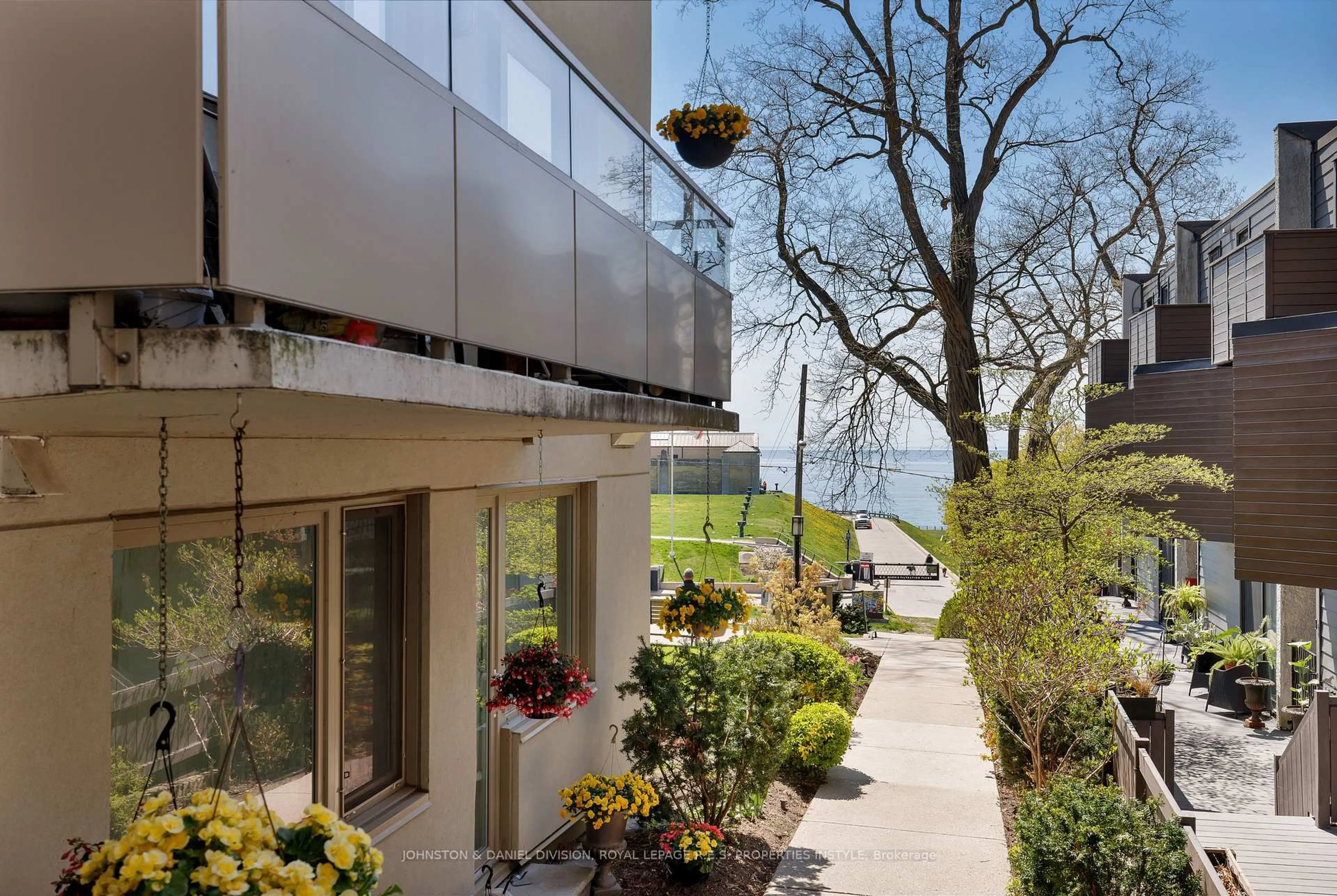 Patio, water/lake/river/ocean view for 2368 Queen St #8, Toronto Ontario M4E 1H4