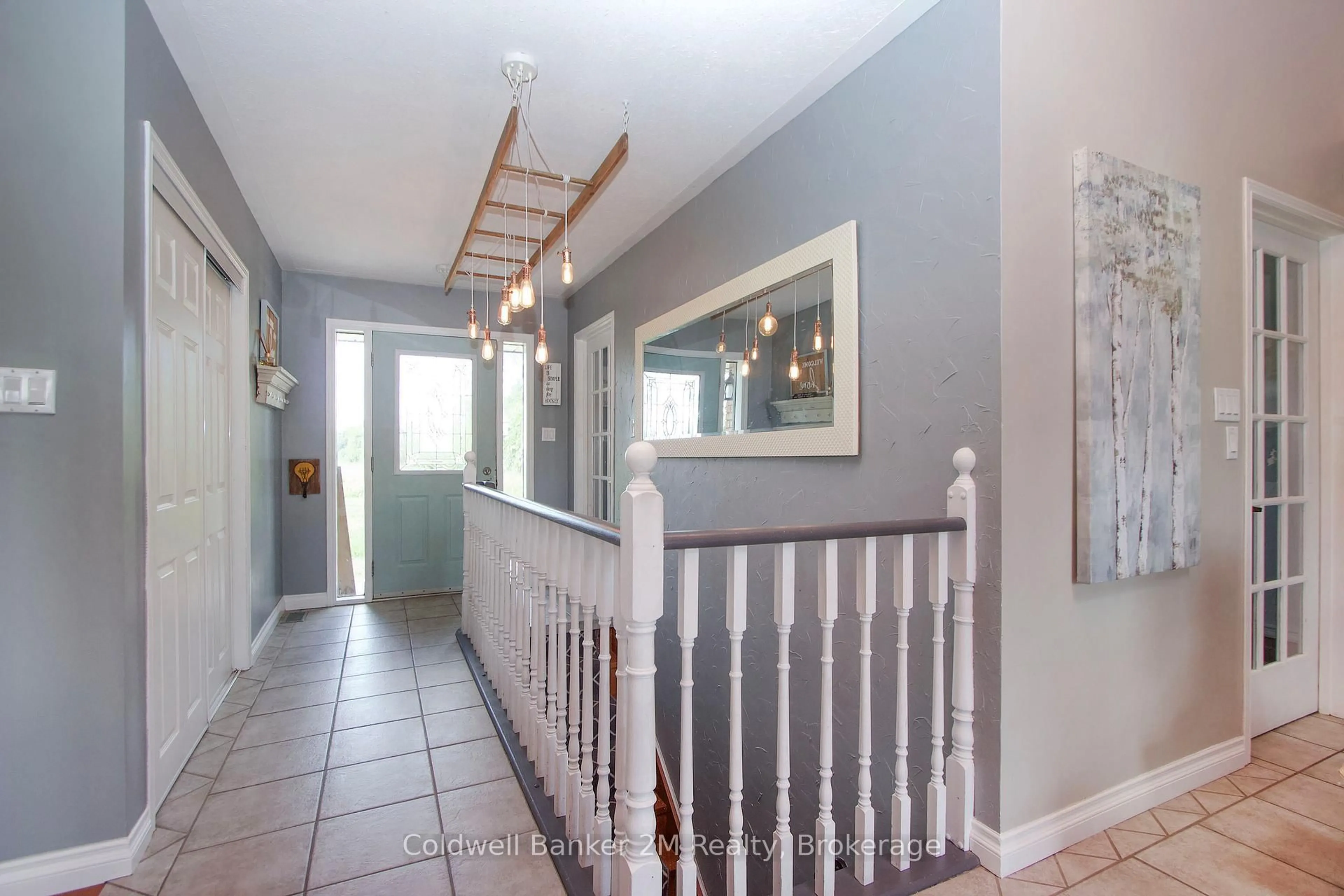 Indoor entryway for 2890 Church St, Scugog Ontario L0B 1B0