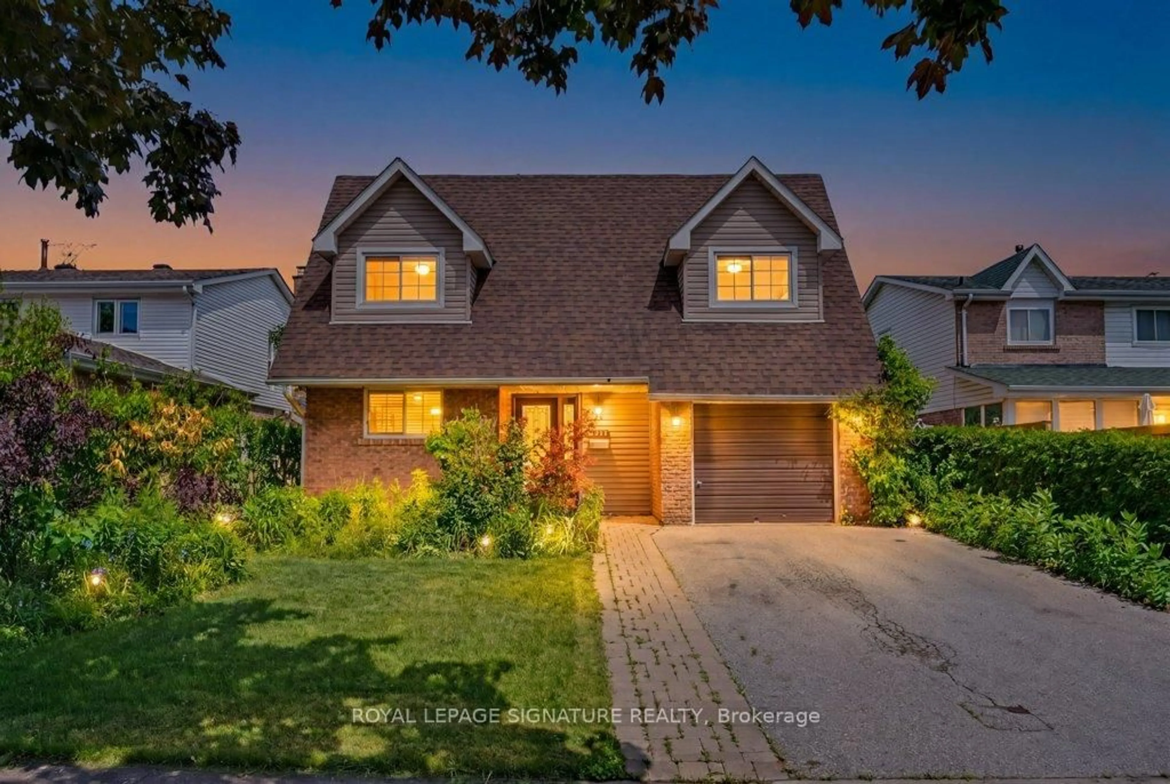 Home with brick exterior material, street for 1580 Alwin Circ, Pickering Ontario L1V 2W2