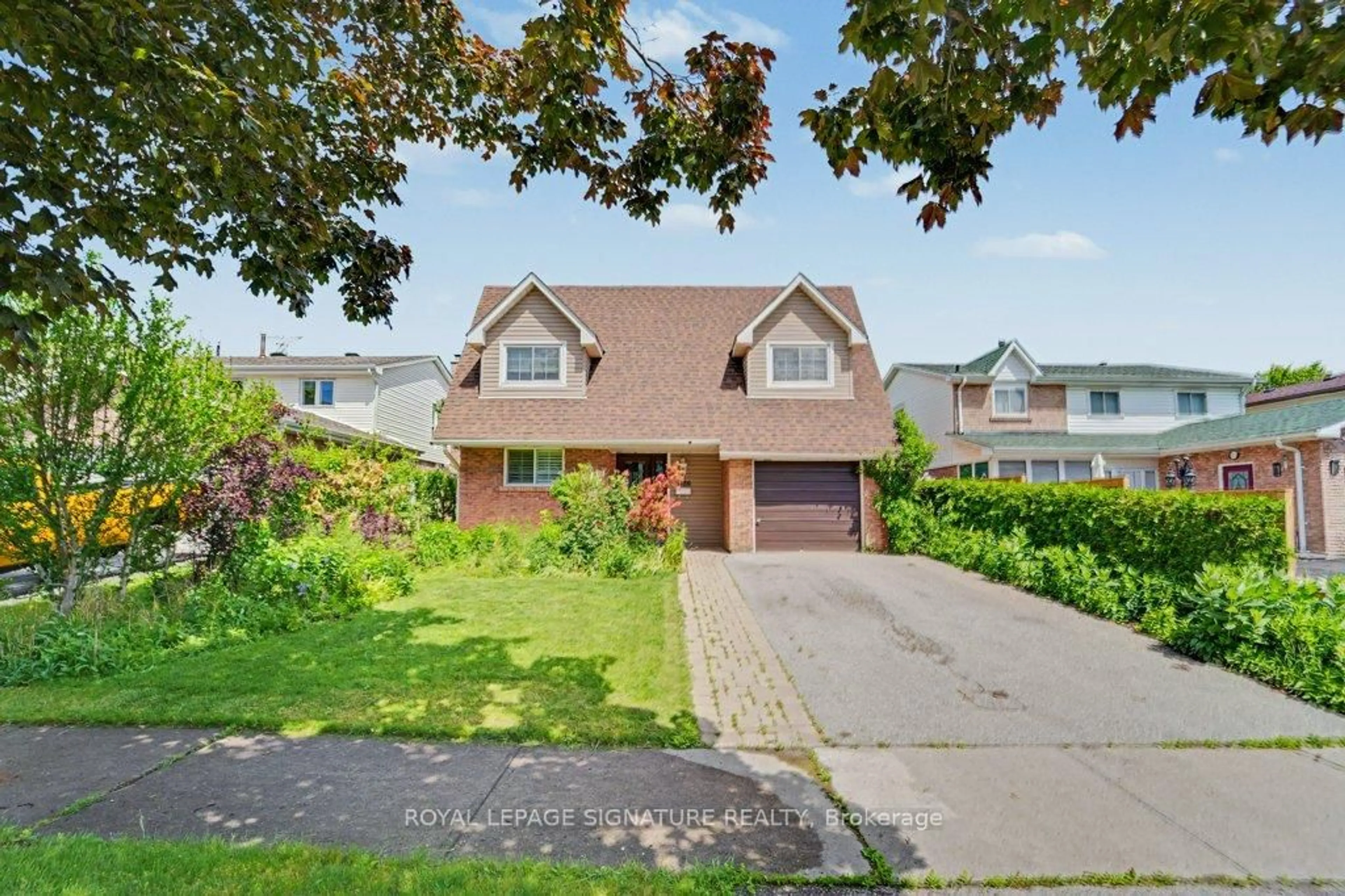 Home with vinyl exterior material, street for 1580 Alwin Circ, Pickering Ontario L1V 2W2