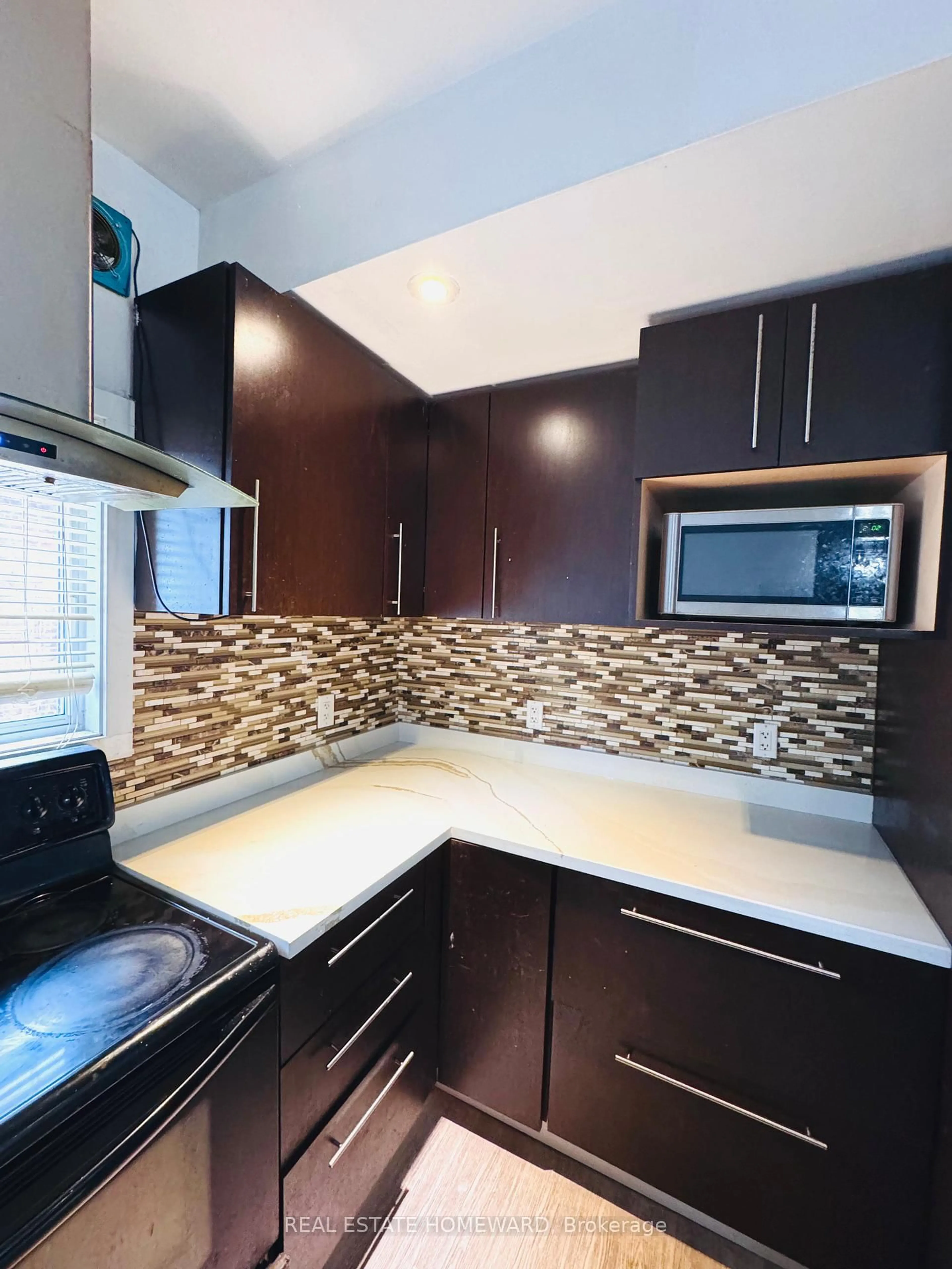 Standard kitchen, ceramic/tile floor for 41 Patterson Ave, Toronto Ontario M1L 3Y1