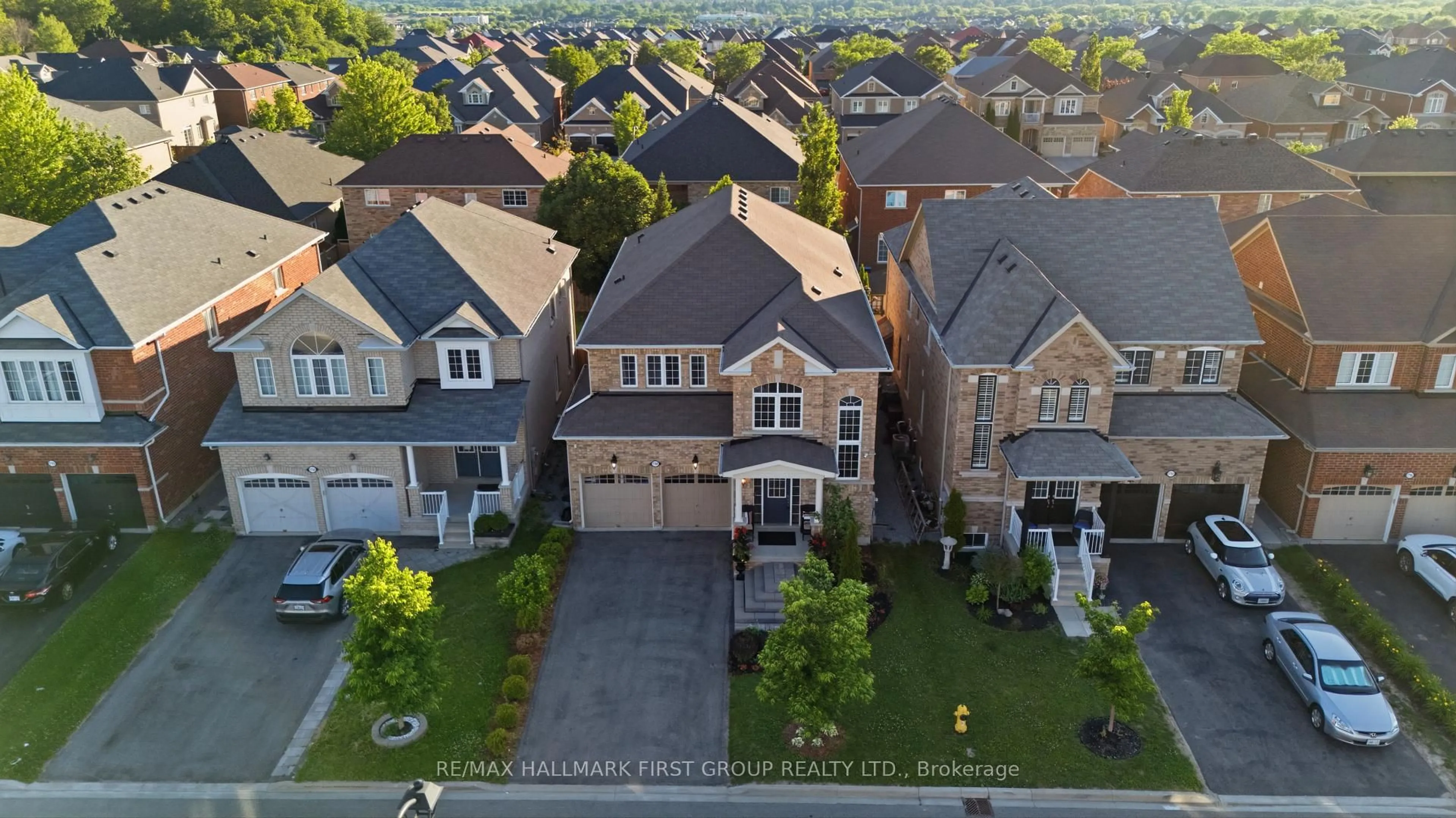 A pic from outside/outdoor area/front of a property/back of a property/a pic from drone, street for 1788 Jack Glenn St, Oshawa Ontario L1K 0W3