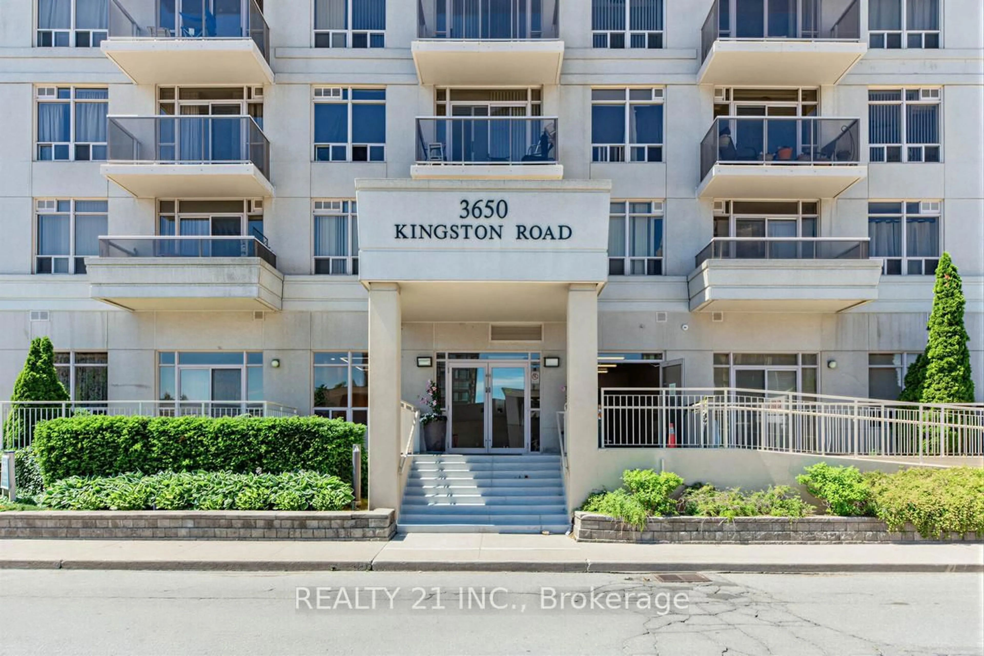 Indoor entryway for 3650 Kingston Rd #514, Toronto Ontario M1M 3X9