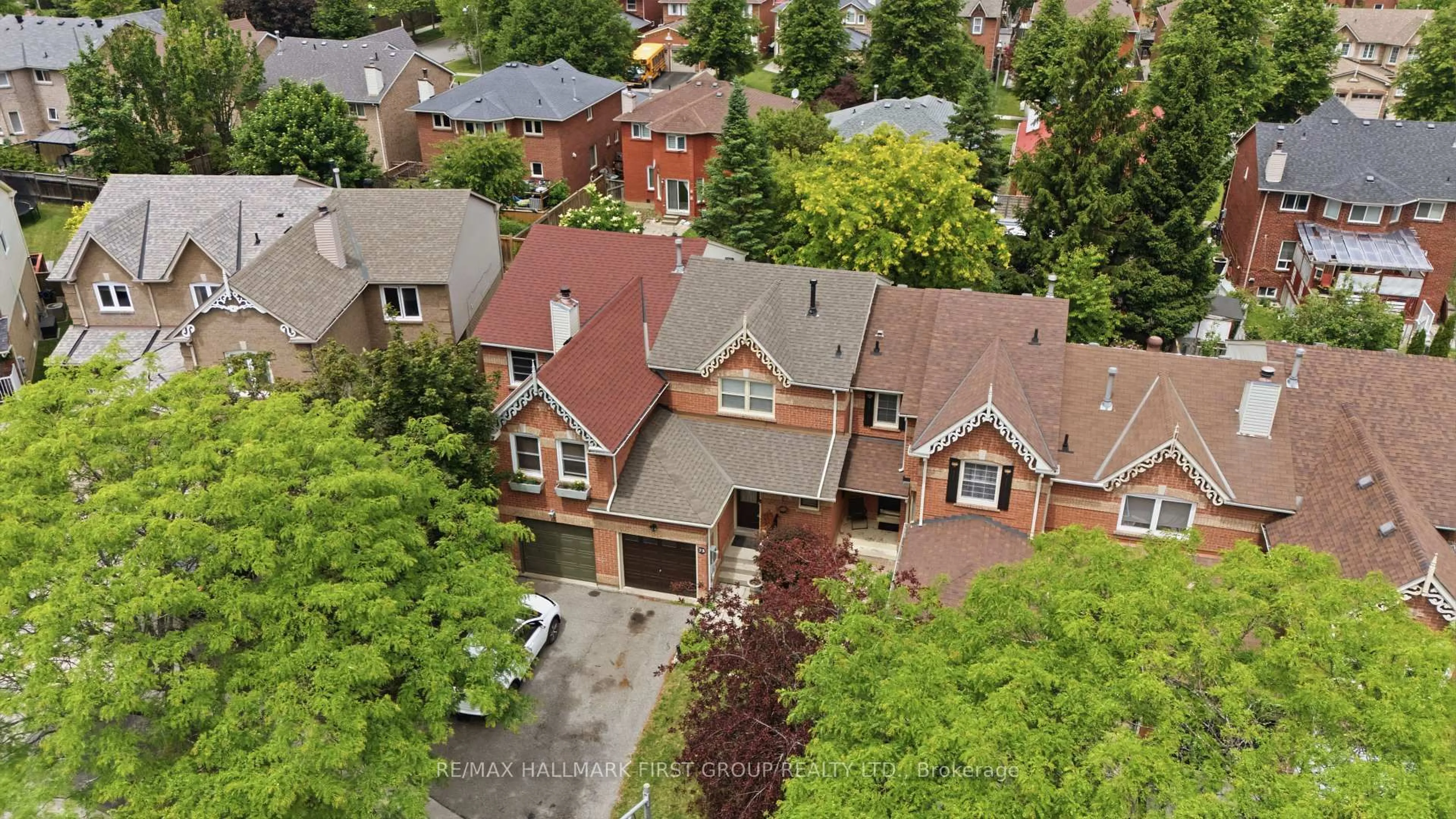 A pic from outside/outdoor area/front of a property/back of a property/a pic from drone, street for 73 Hughes Cres, Ajax Ontario L1T 3P8