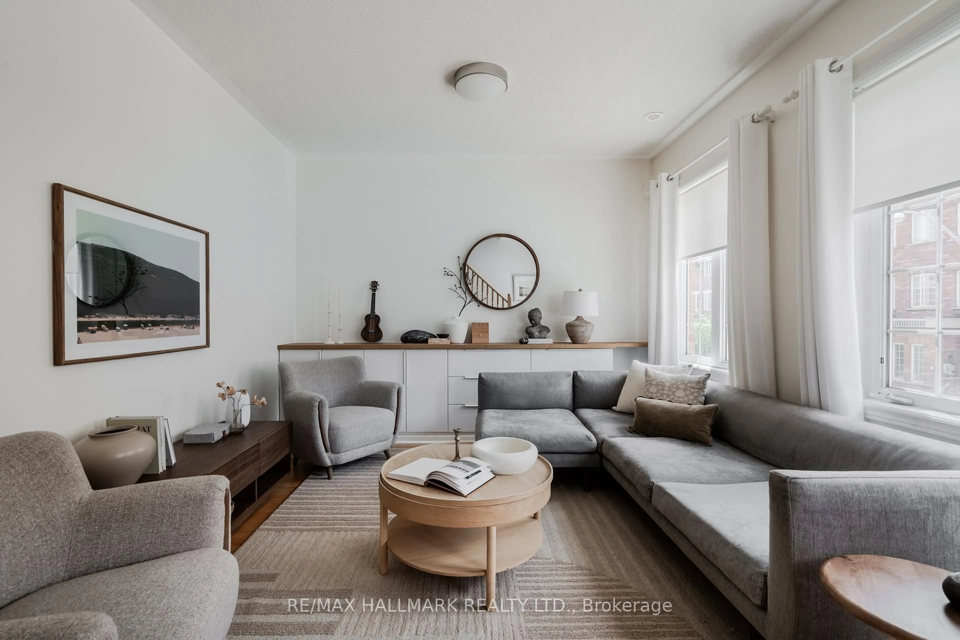 Living room with furniture, unknown for 31 Carnahan Terr, Toronto Ontario M4E 0B1